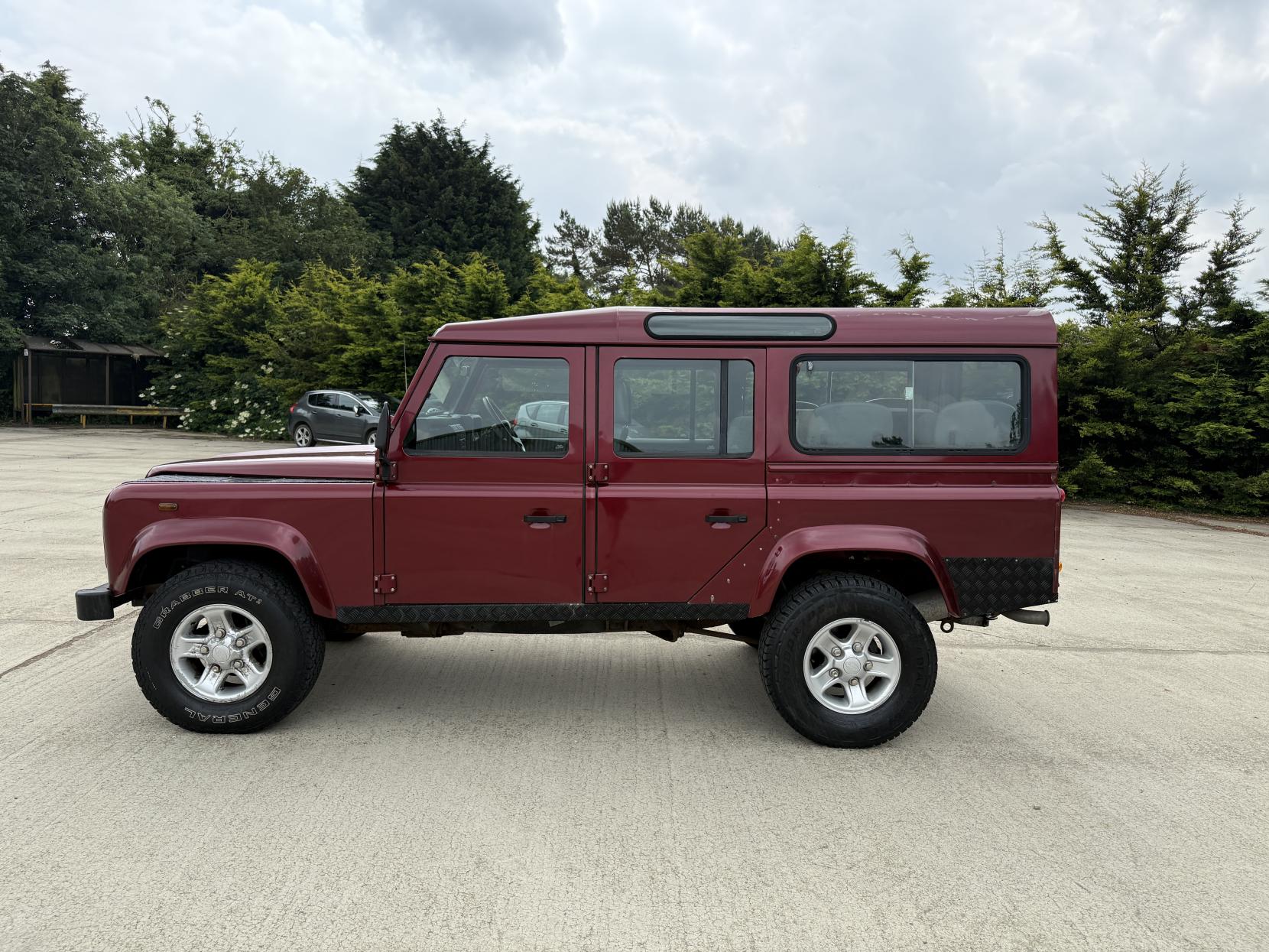 Land Rover Defender 110 2.5 TD5 County SUV 5dr Diesel Manual (299 g/km, 120 bhp)