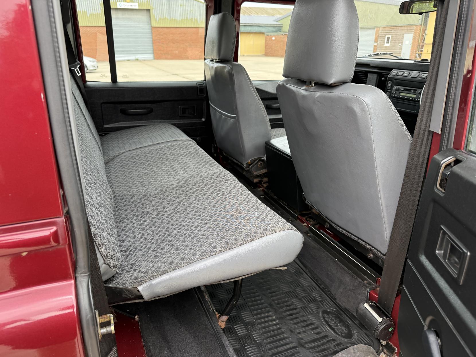 Land Rover Defender 110 2.5 TD5 County SUV 5dr Diesel Manual (299 g/km, 120 bhp)