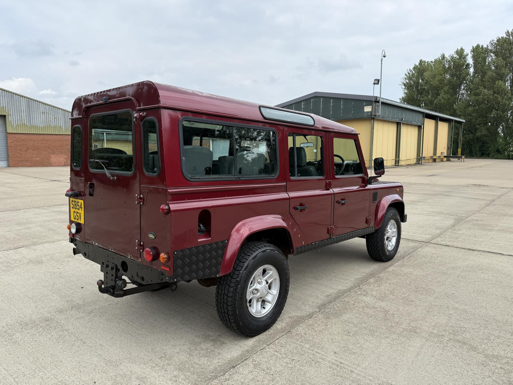 Land Rover Defender 110 2.5 TD5 County SUV 5dr Diesel Manual (299 g/km, 120 bhp)