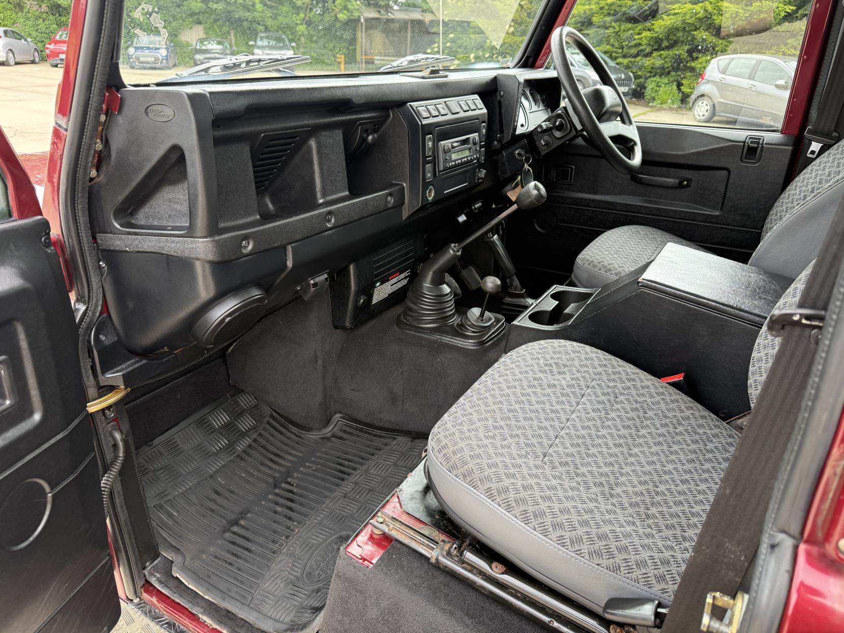 Land Rover Defender 110 2.5 TD5 County SUV 5dr Diesel Manual (299 g/km, 120 bhp)