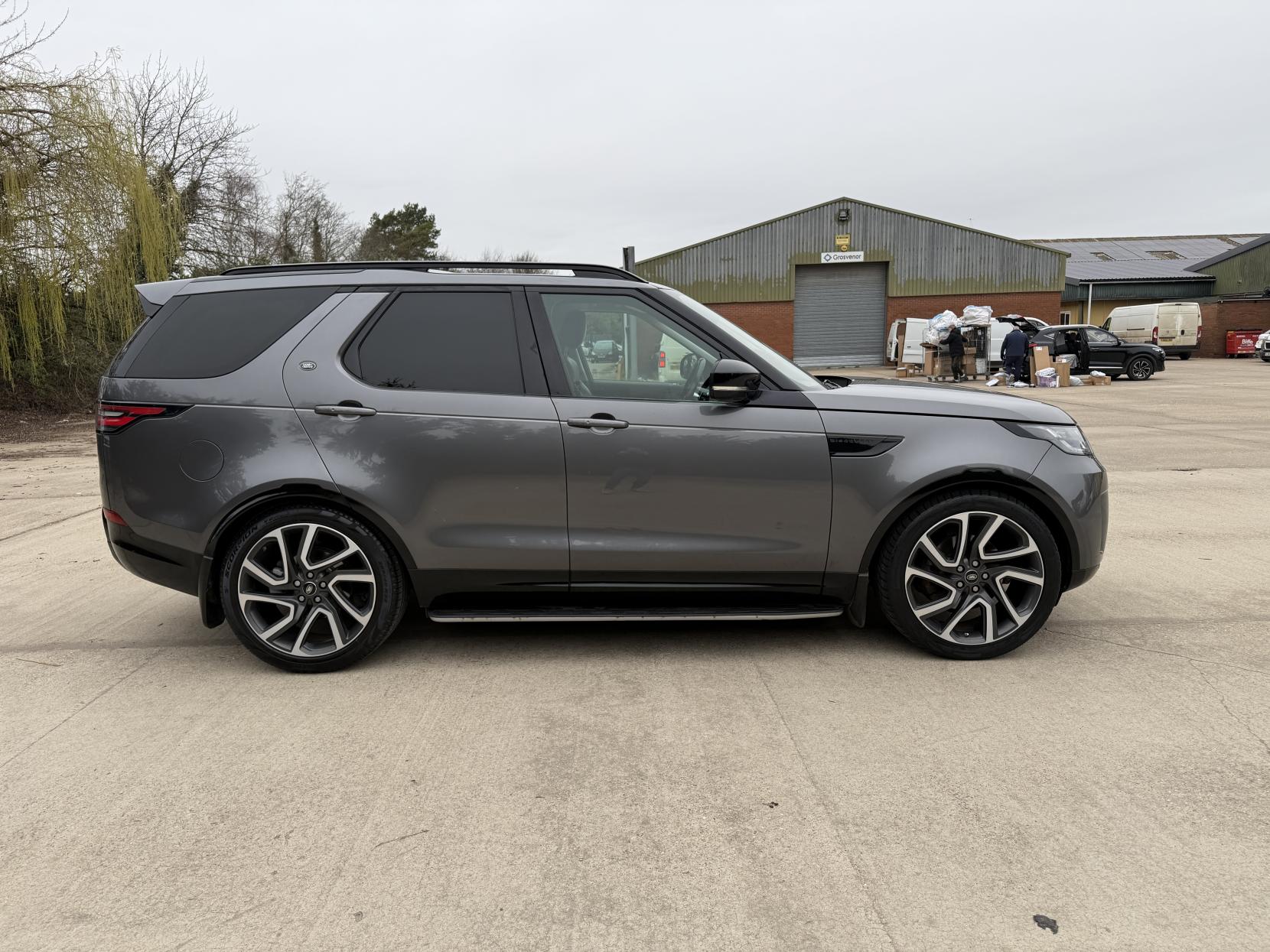 Land Rover Discovery 3.0 TD V6 HSE.VAN Commercial 5dr Diesel Auto 4WD Euro 6 (s/s) (258 ps)