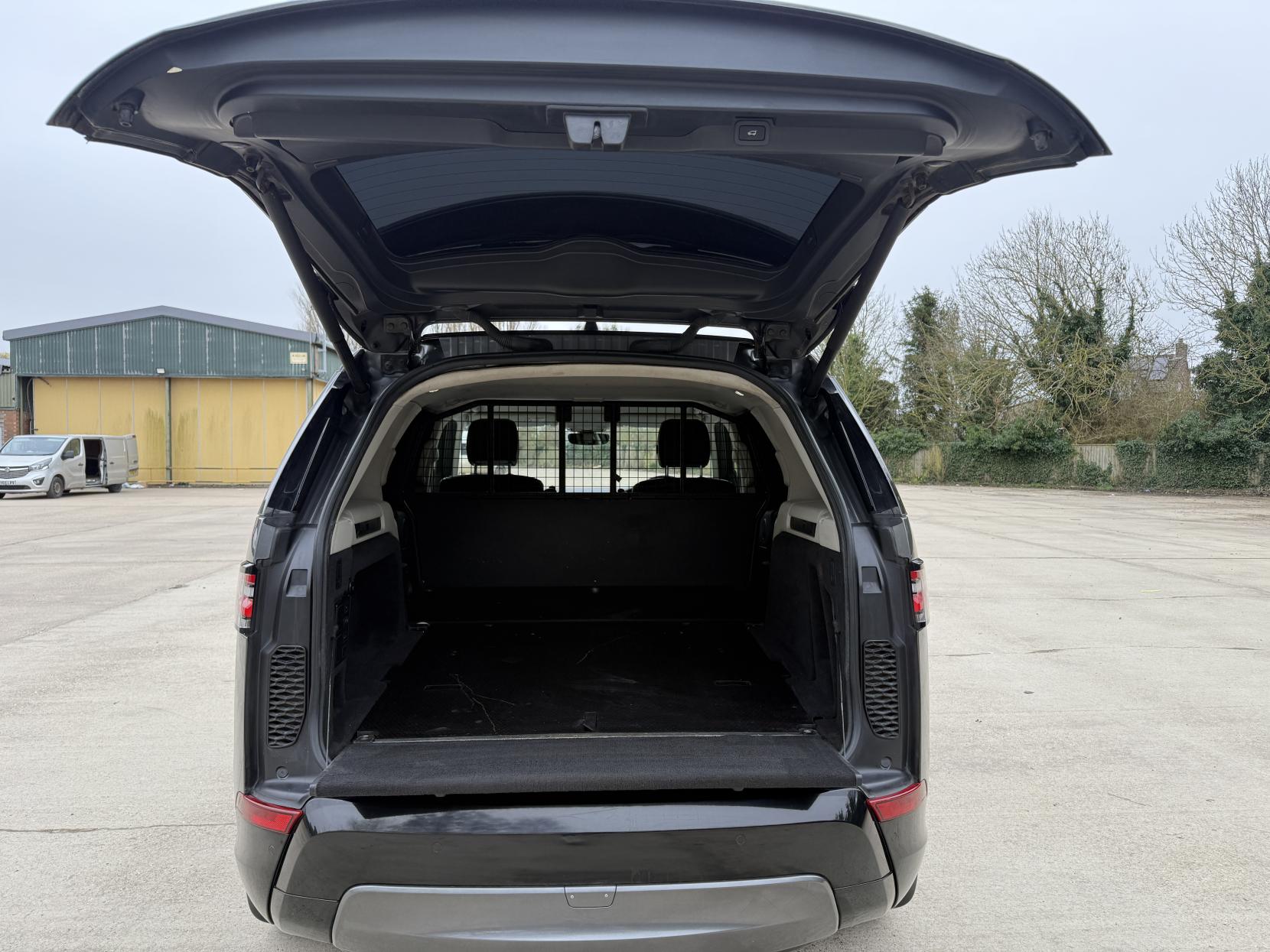 Land Rover Discovery 3.0 TD V6 HSE.VAN Commercial 5dr Diesel Auto 4WD Euro 6 (s/s) (258 ps)