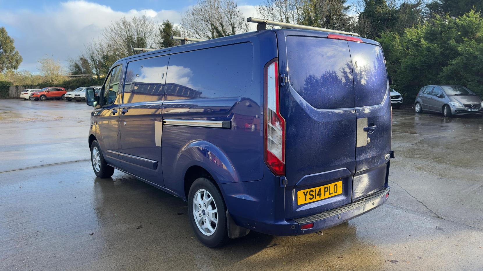 Ford Transit Custom 2.2 TDCi 290 Limited Panel Van 5dr Diesel Manual L2 H1 (186 g/km, 123 bhp)