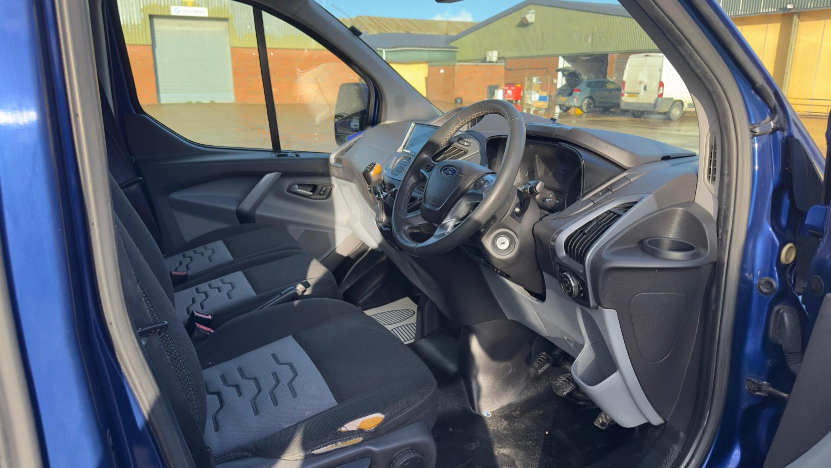 Ford Transit Custom 2.2 TDCi 290 Limited Panel Van 5dr Diesel Manual L2 H1 (186 g/km, 123 bhp)