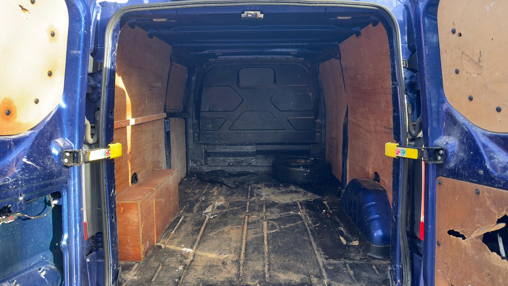 Ford Transit Custom 2.2 TDCi 290 Limited Panel Van 5dr Diesel Manual L2 H1 (186 g/km, 123 bhp)