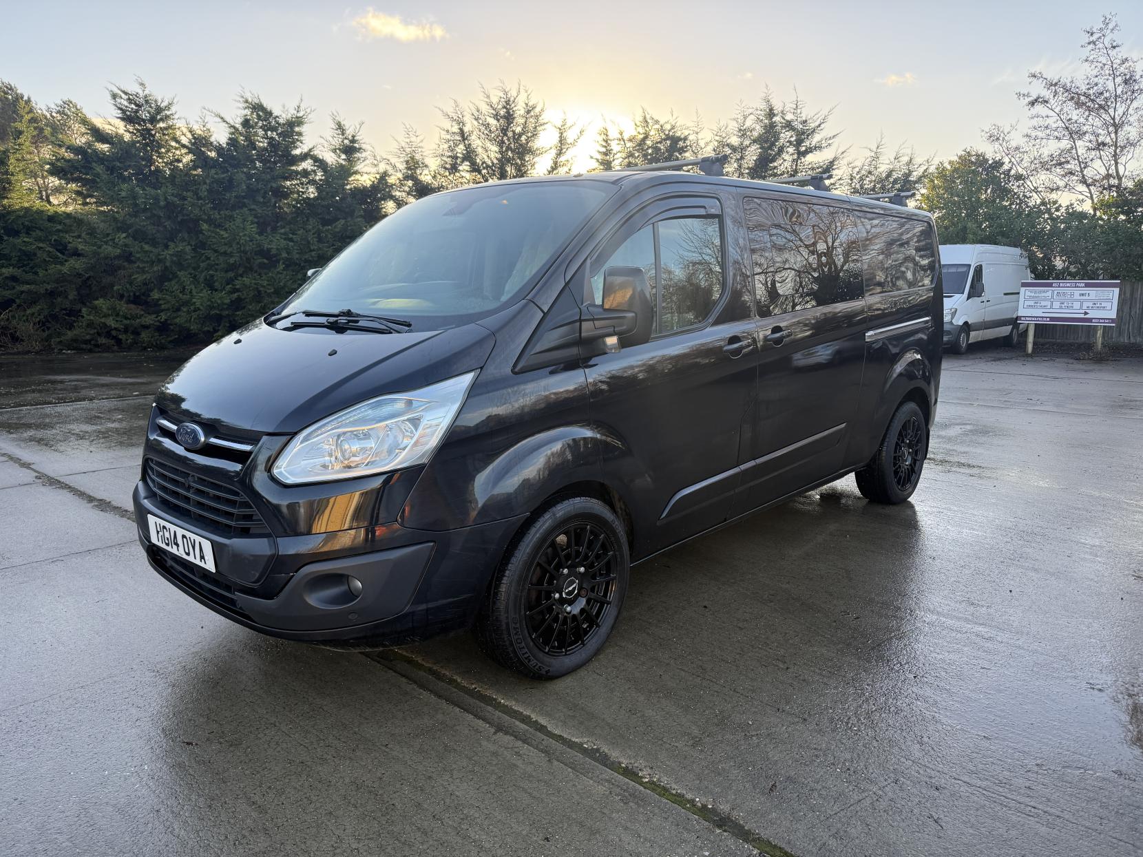 Ford Transit Custom 2.2 TDCi 290 Limited Crew Cab Combi Van 6dr Diesel Manual L2 H1 (191 g/km, 155 bhp)