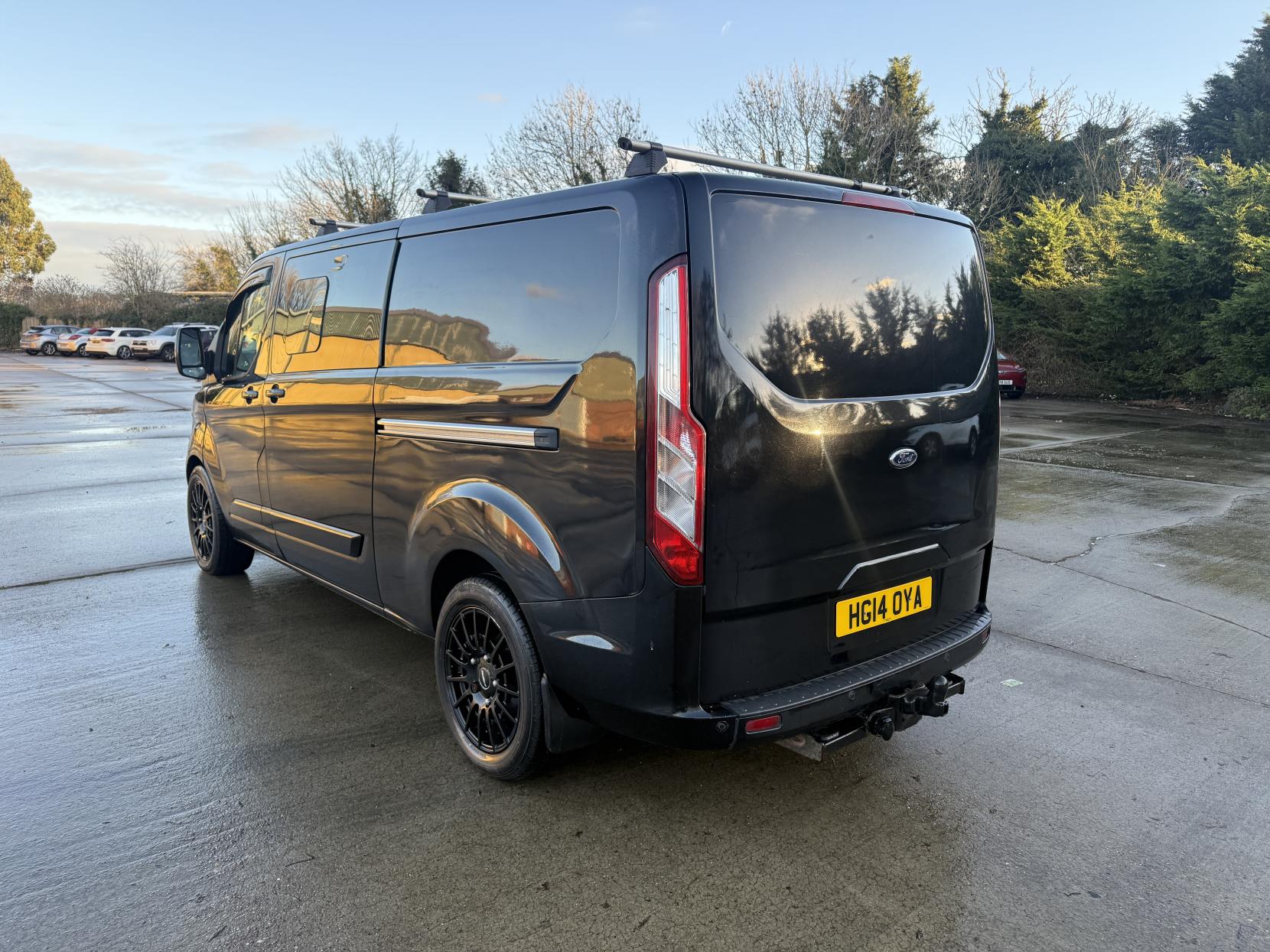 Ford Transit Custom 2.2 TDCi 290 Limited Crew Cab Combi Van 6dr Diesel Manual L2 H1 (191 g/km, 155 bhp)