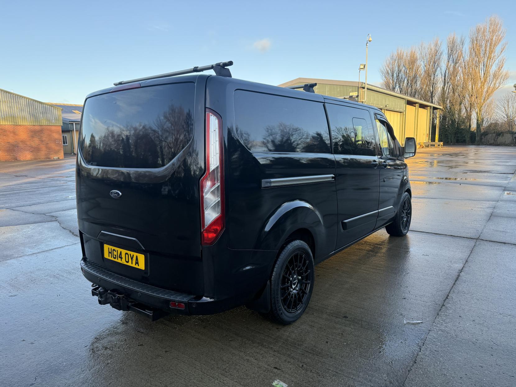 Ford Transit Custom 2.2 TDCi 290 Limited Crew Cab Combi Van 6dr Diesel Manual L2 H1 (191 g/km, 155 bhp)