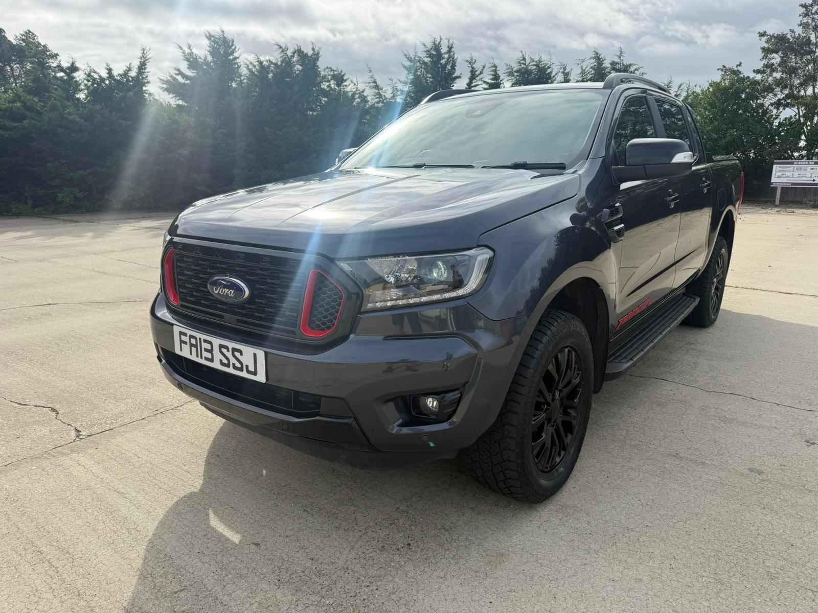 Ford Ranger 2.0 EcoBlue Wildtrak Pickup Double Cab Thunder 4dr Diesel Auto 4WD Euro 6 (s/s) (213 ps)