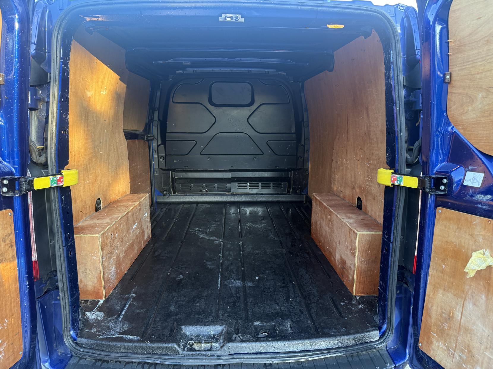 Ford Transit Custom 2.2 TDCi 270 Limited Panel Van 5dr Diesel Manual L1 H1 (186 g/km, 123 bhp)