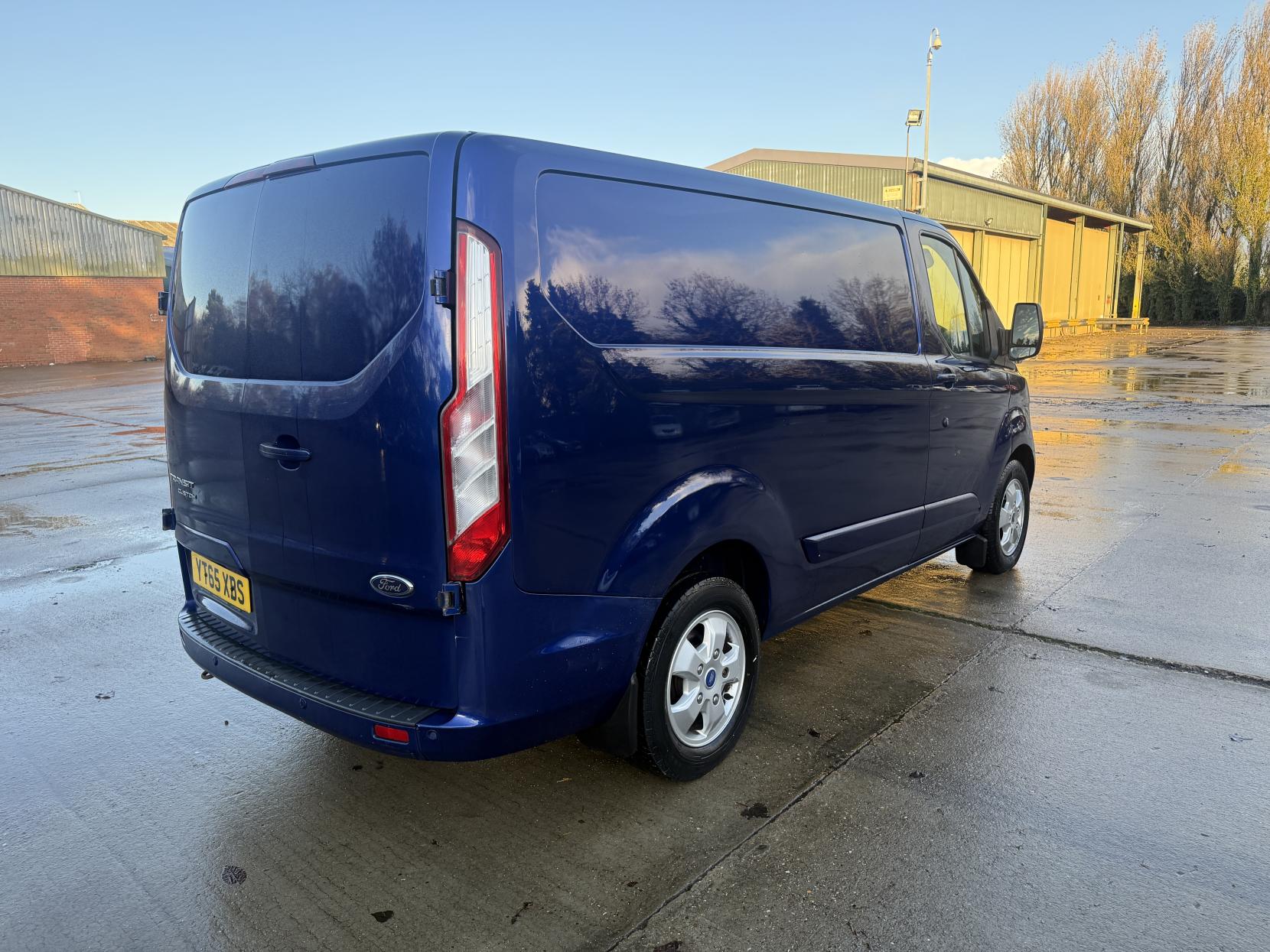 Ford Transit Custom 2.2 TDCi 270 Limited Panel Van 5dr Diesel Manual L1 H1 (186 g/km, 123 bhp)