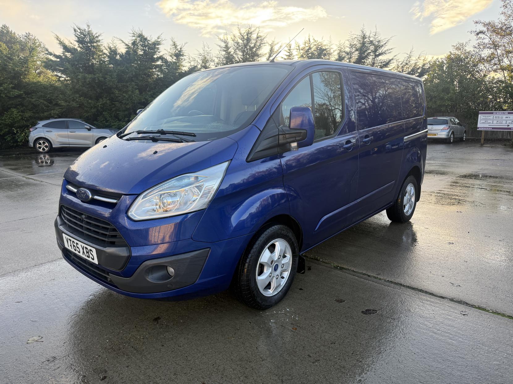 Ford Transit Custom 2.2 TDCi 270 Limited Panel Van 5dr Diesel Manual L1 H1 (186 g/km, 123 bhp)