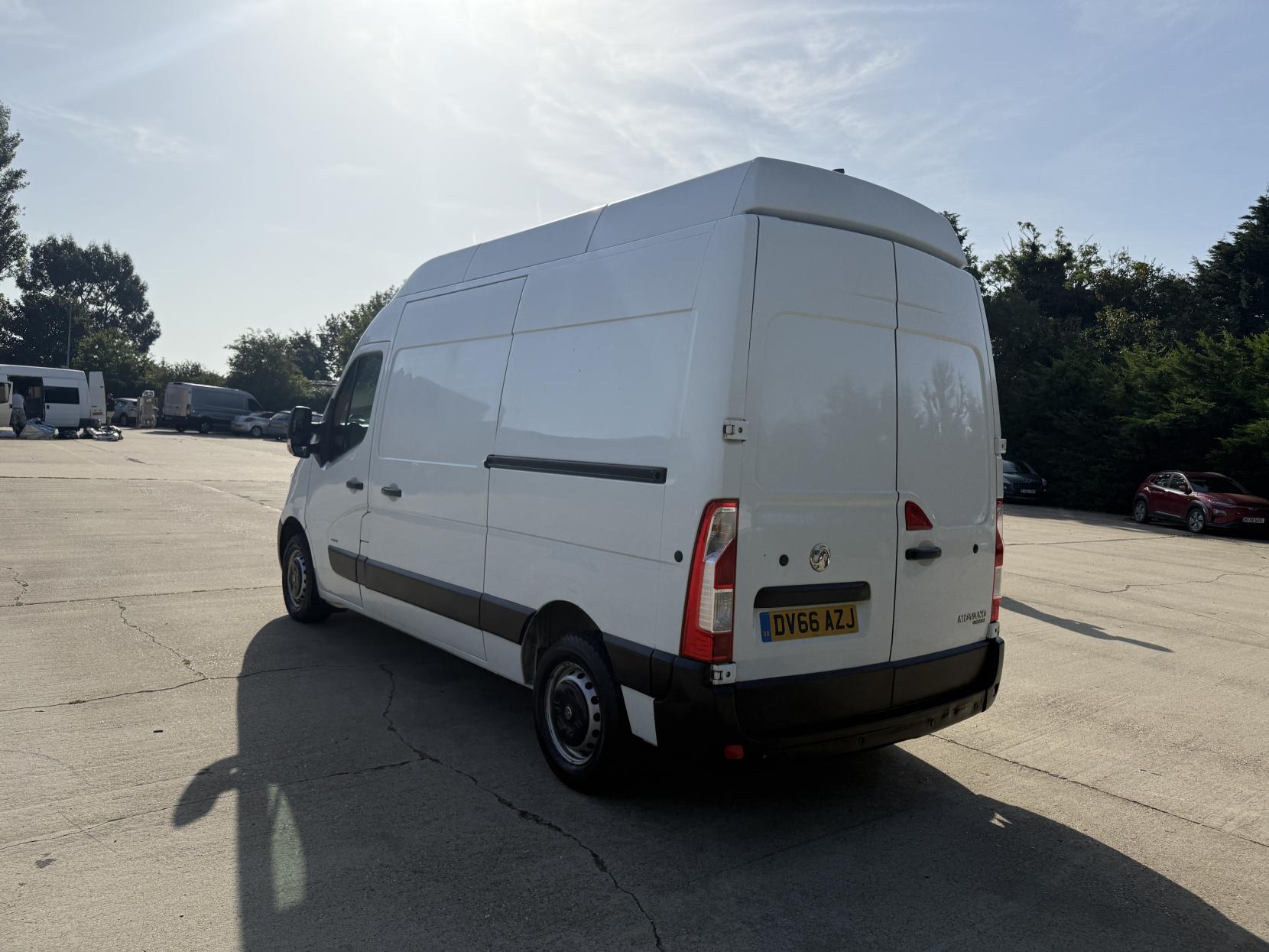 Vauxhall Movano 2.3 CDTi 3500 Panel Van 5dr Diesel Manual FWD L2 H3 Euro 6 (110 ps)