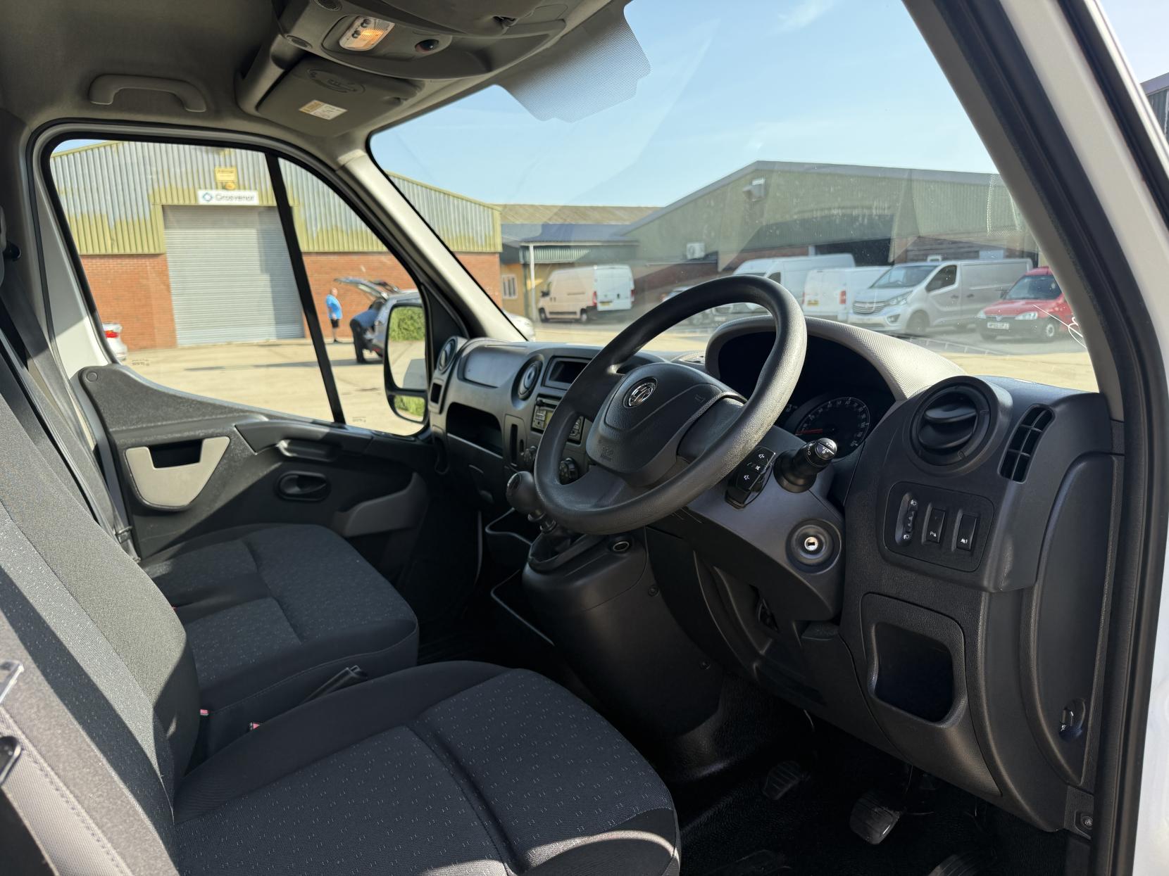 Vauxhall Movano 2.3 CDTi 3500 Panel Van 5dr Diesel Manual FWD L2 H3 Euro 6 (110 ps)