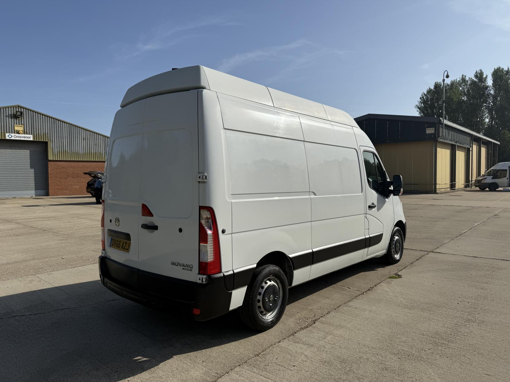 Vauxhall Movano 2.3 CDTi 3500 Panel Van 5dr Diesel Manual FWD L2 H3 Euro 6 (110 ps)