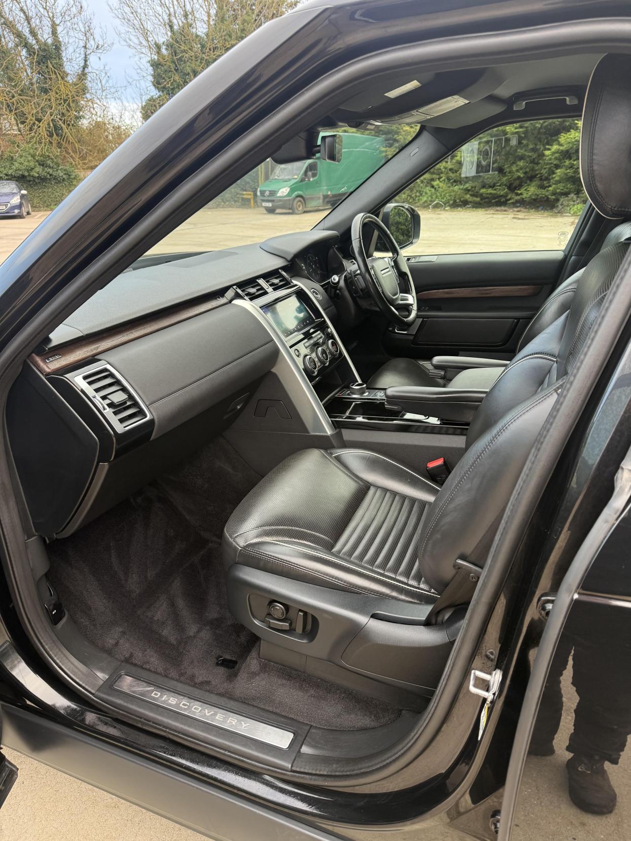 Land Rover Discovery 3.0 SD V6 HSE SUV 5dr Diesel Auto 4WD Euro 6 (s/s) (306 ps)
