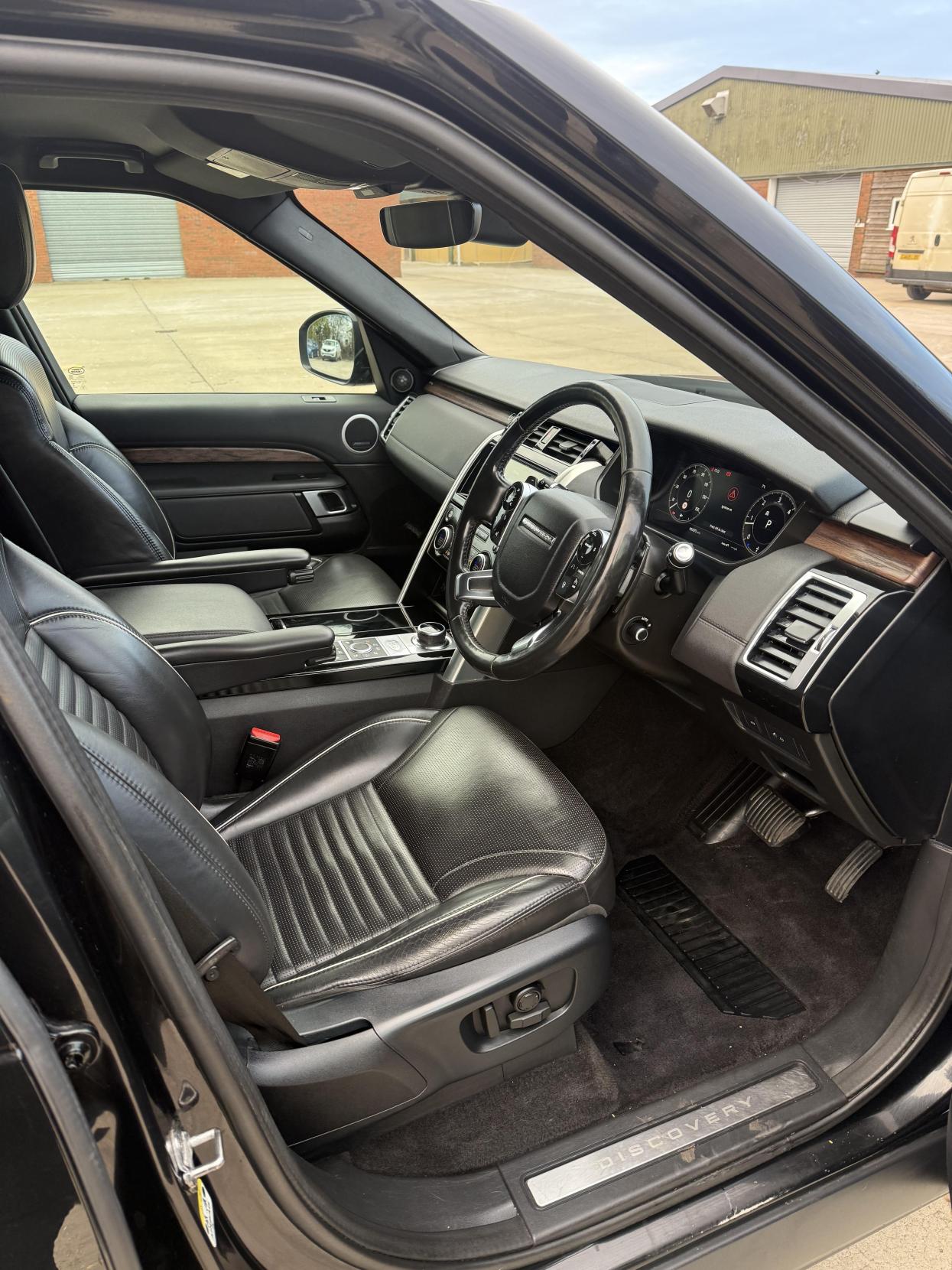 Land Rover Discovery 3.0 SD V6 HSE SUV 5dr Diesel Auto 4WD Euro 6 (s/s) (306 ps)