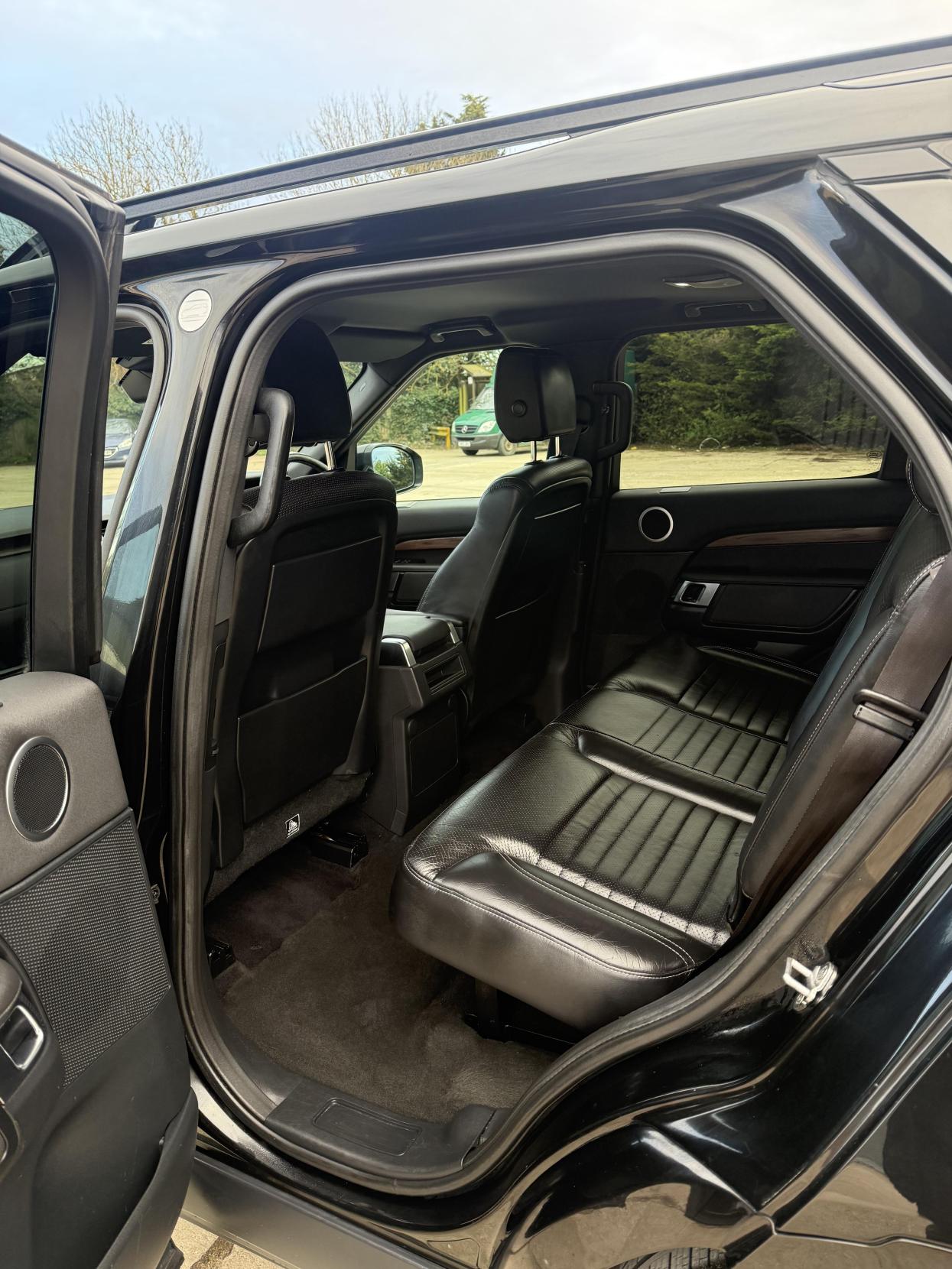 Land Rover Discovery 3.0 SD V6 HSE SUV 5dr Diesel Auto 4WD Euro 6 (s/s) (306 ps)