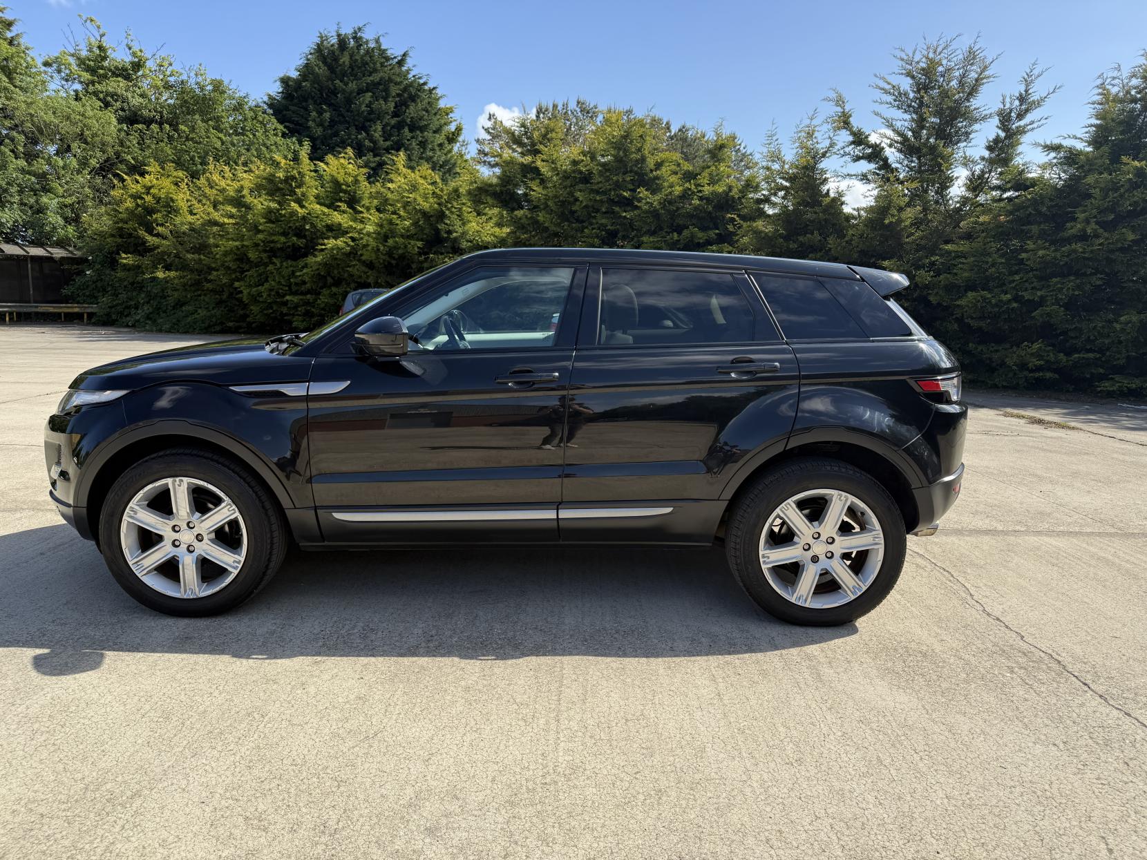 Land Rover Range Rover Evoque 2.2 SD4 Pure Tech SUV 5dr Diesel Auto 4WD Euro 5 (s/s) (190 ps)