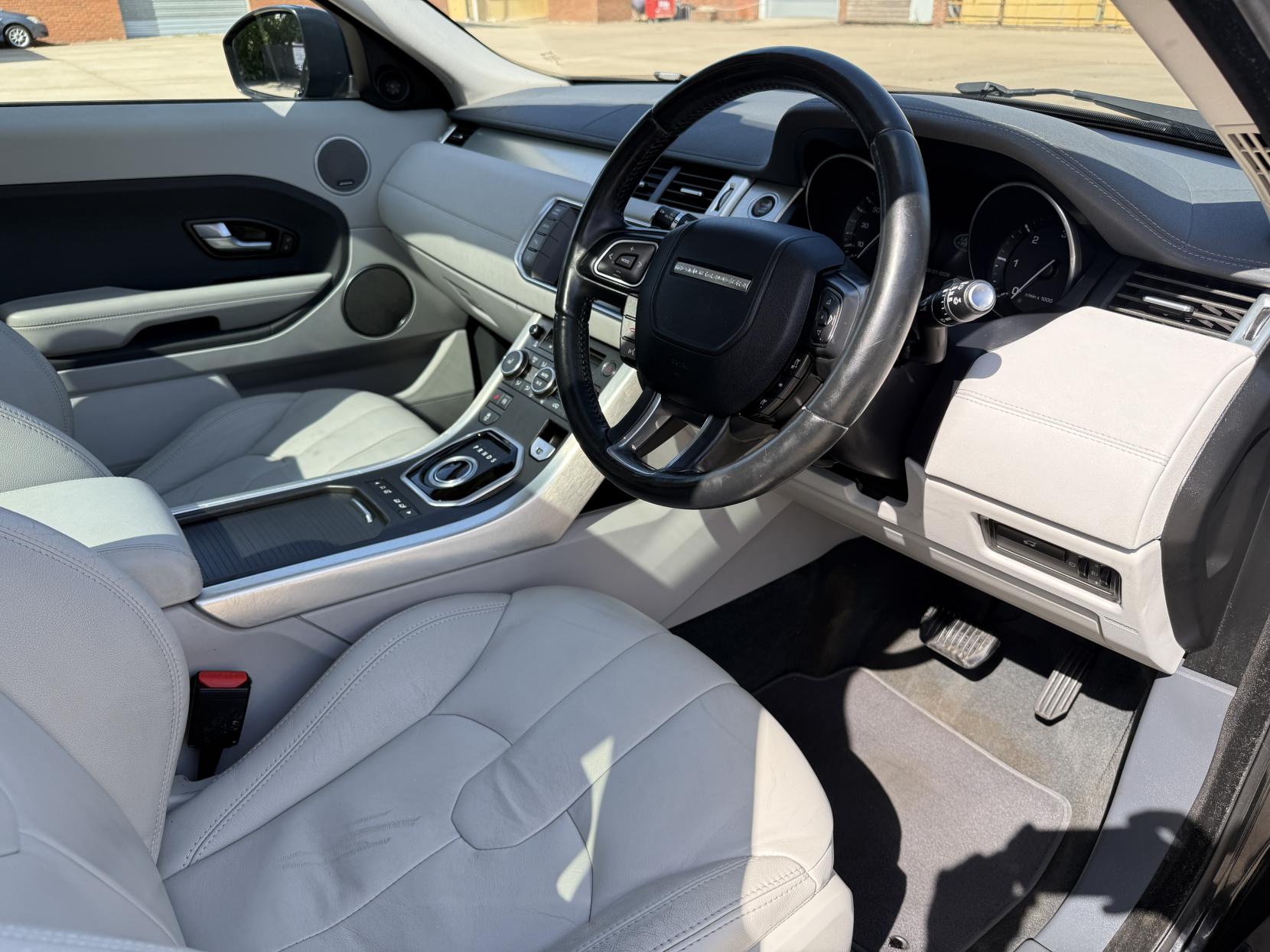 Land Rover Range Rover Evoque 2.2 SD4 Pure Tech SUV 5dr Diesel Auto 4WD Euro 5 (s/s) (190 ps)