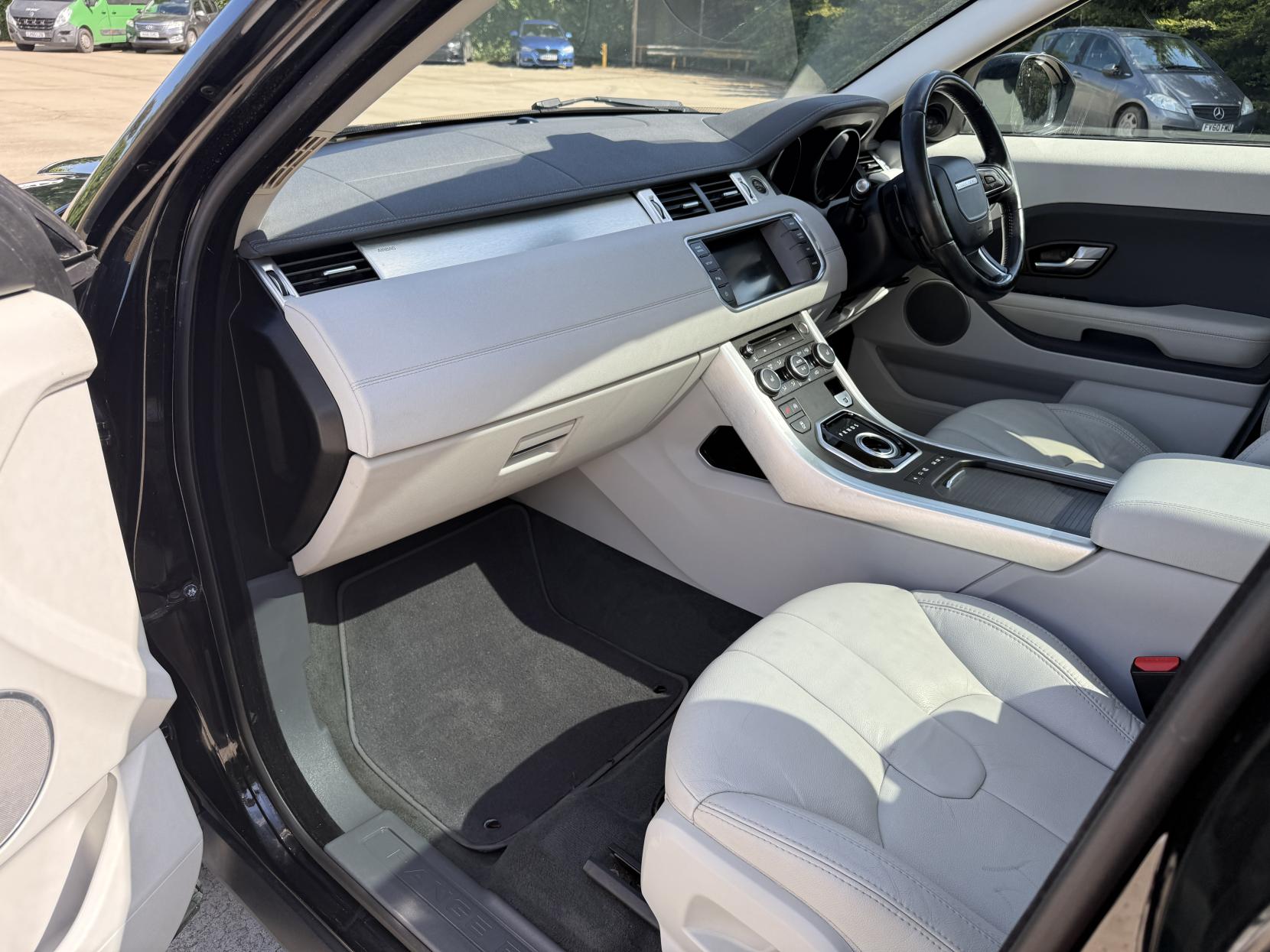 Land Rover Range Rover Evoque 2.2 SD4 Pure Tech SUV 5dr Diesel Auto 4WD Euro 5 (s/s) (190 ps)