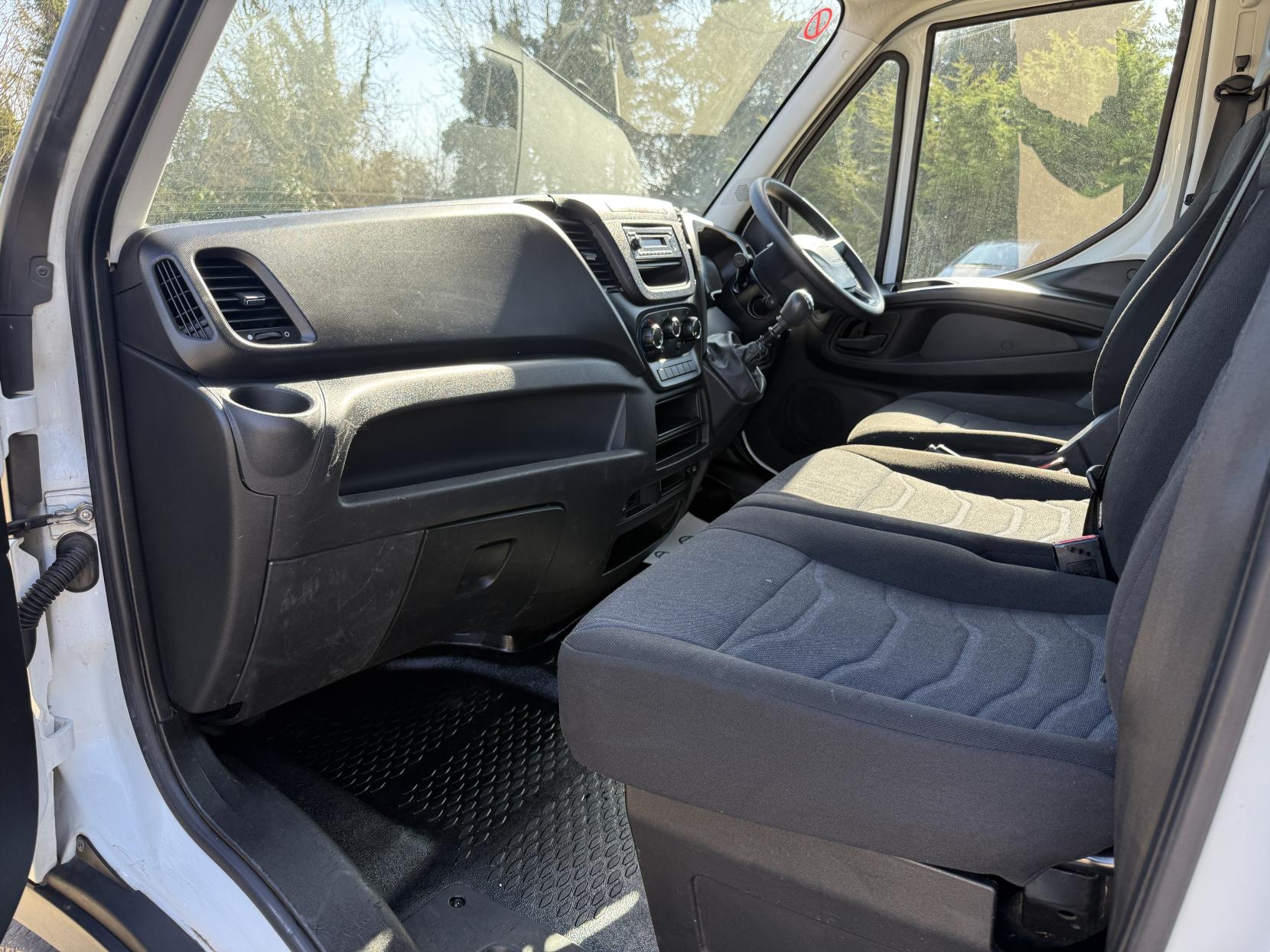 Iveco Daily 2.3D HPI 12V 35C 4100 Dropside 2dr Diesel Manual LWB Euro 6 (DRW) (116 ps)