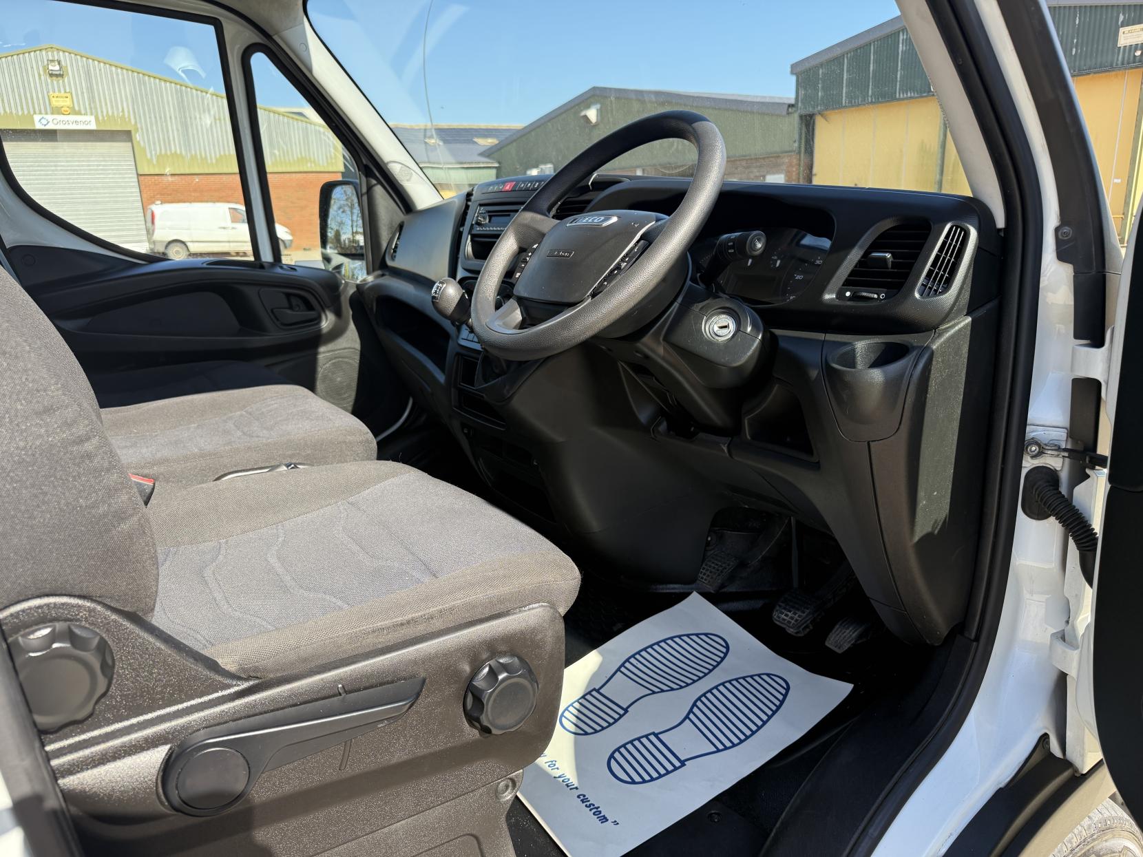 Iveco Daily 2.3D HPI 12V 35C 4100 Dropside 2dr Diesel Manual LWB Euro 6 (DRW) (116 ps)