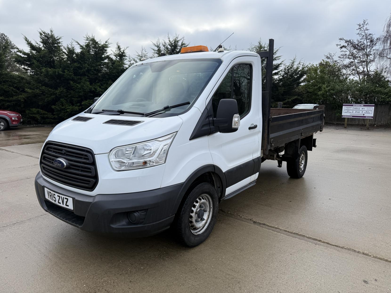 Ford Transit 2.2 TDCi 350 Chassis Cab Tipper 2dr Diesel Manual RWD L2 H1 Euro 5 (DRW) (125 ps)