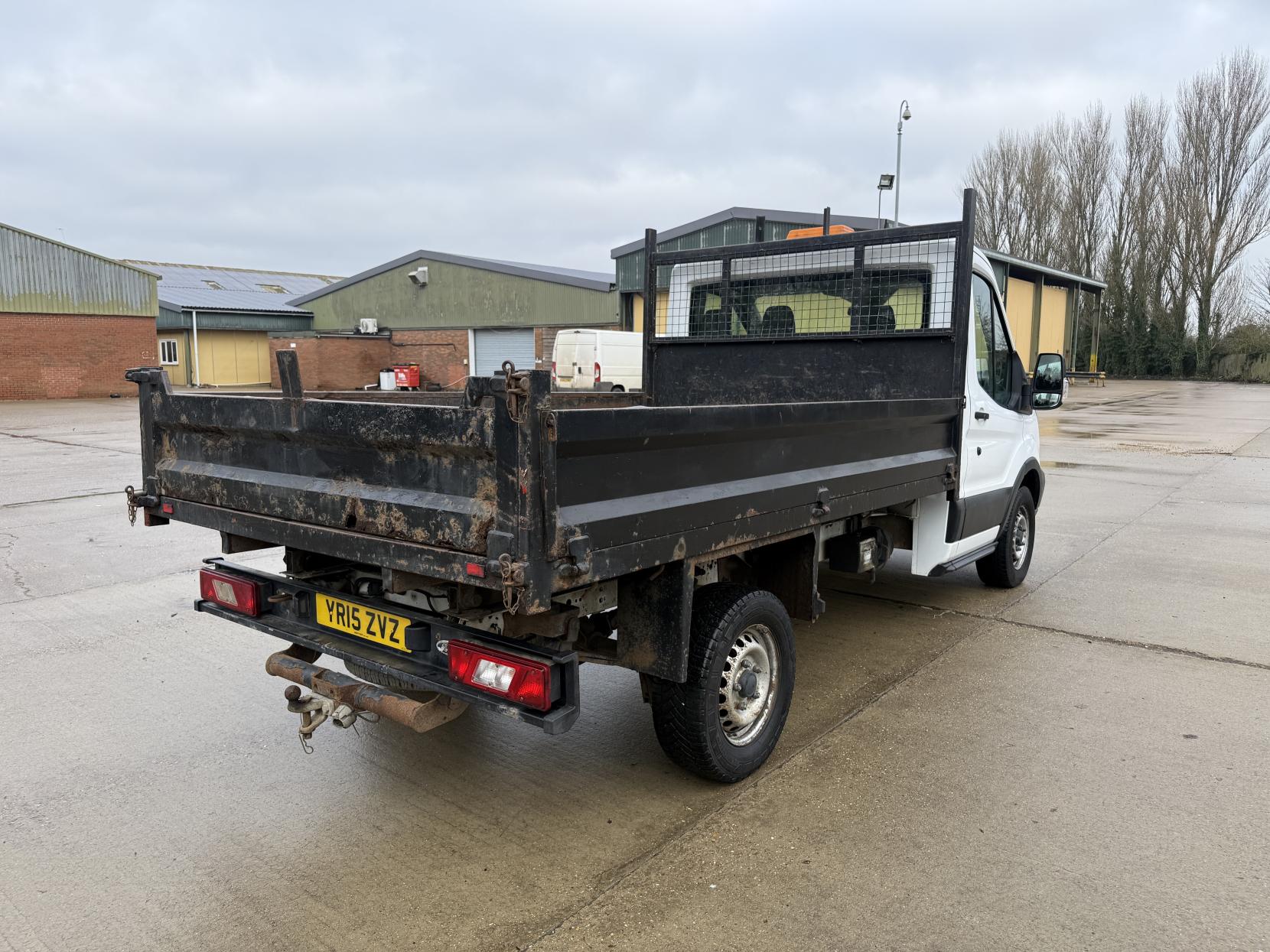 Ford Transit 2.2 TDCi 350 Chassis Cab Tipper 2dr Diesel Manual RWD L2 H1 Euro 5 (DRW) (125 ps)