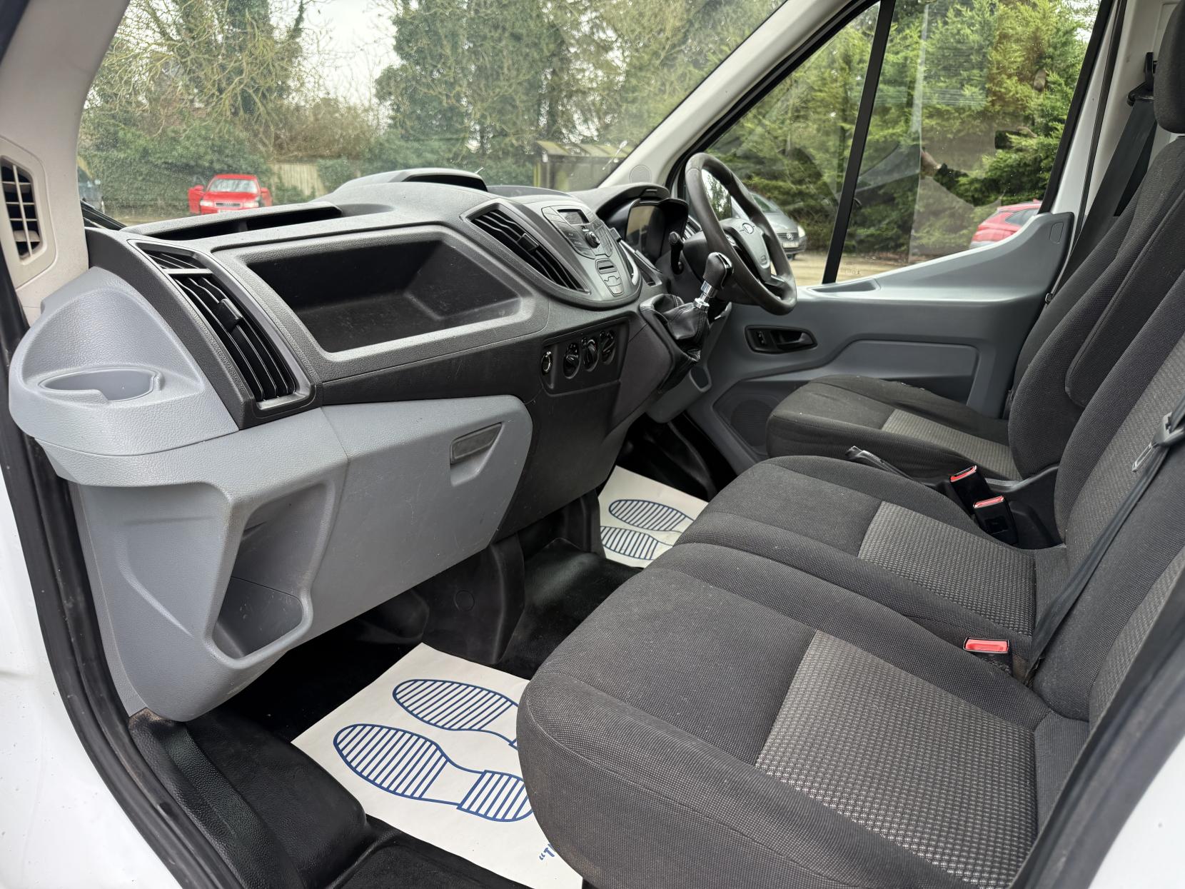 Ford Transit 2.2 TDCi 350 Chassis Cab Tipper 2dr Diesel Manual RWD L2 H1 Euro 5 (DRW) (125 ps)