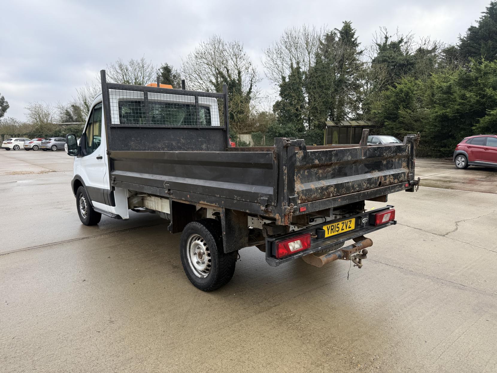 Ford Transit 2.2 TDCi 350 Chassis Cab Tipper 2dr Diesel Manual RWD L2 H1 Euro 5 (DRW) (125 ps)