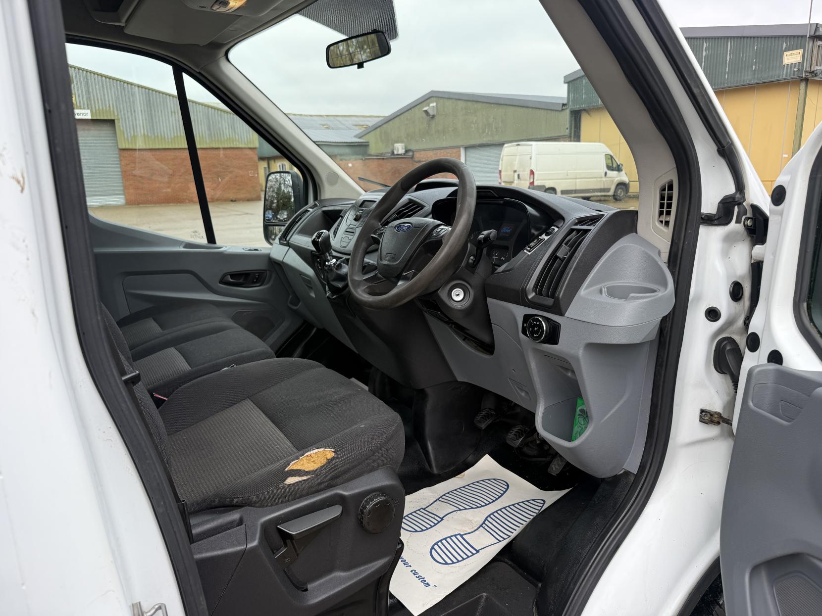 Ford Transit 2.2 TDCi 350 Chassis Cab Tipper 2dr Diesel Manual RWD L2 H1 Euro 5 (DRW) (125 ps)