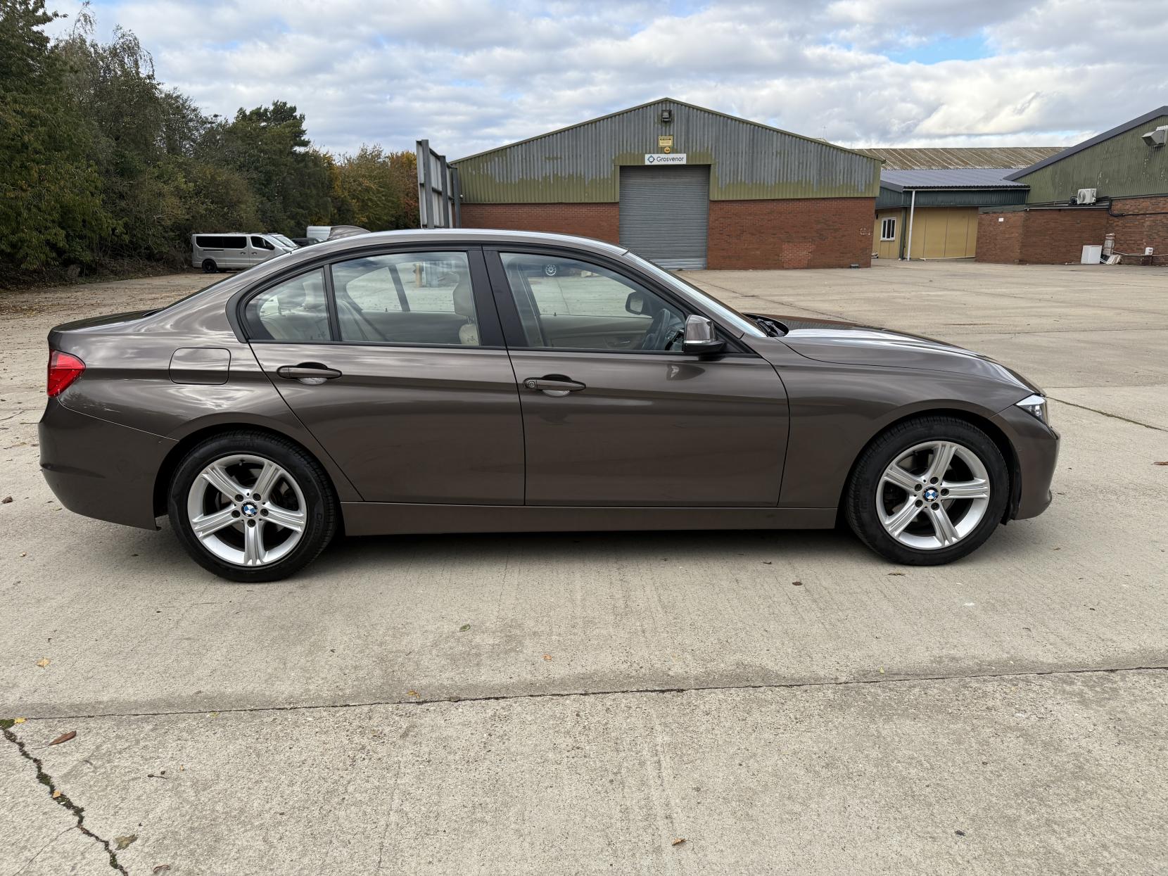 BMW 3 Series 2.0 320d SE Saloon 4dr Diesel Auto Euro 5 (s/s) (184 ps)