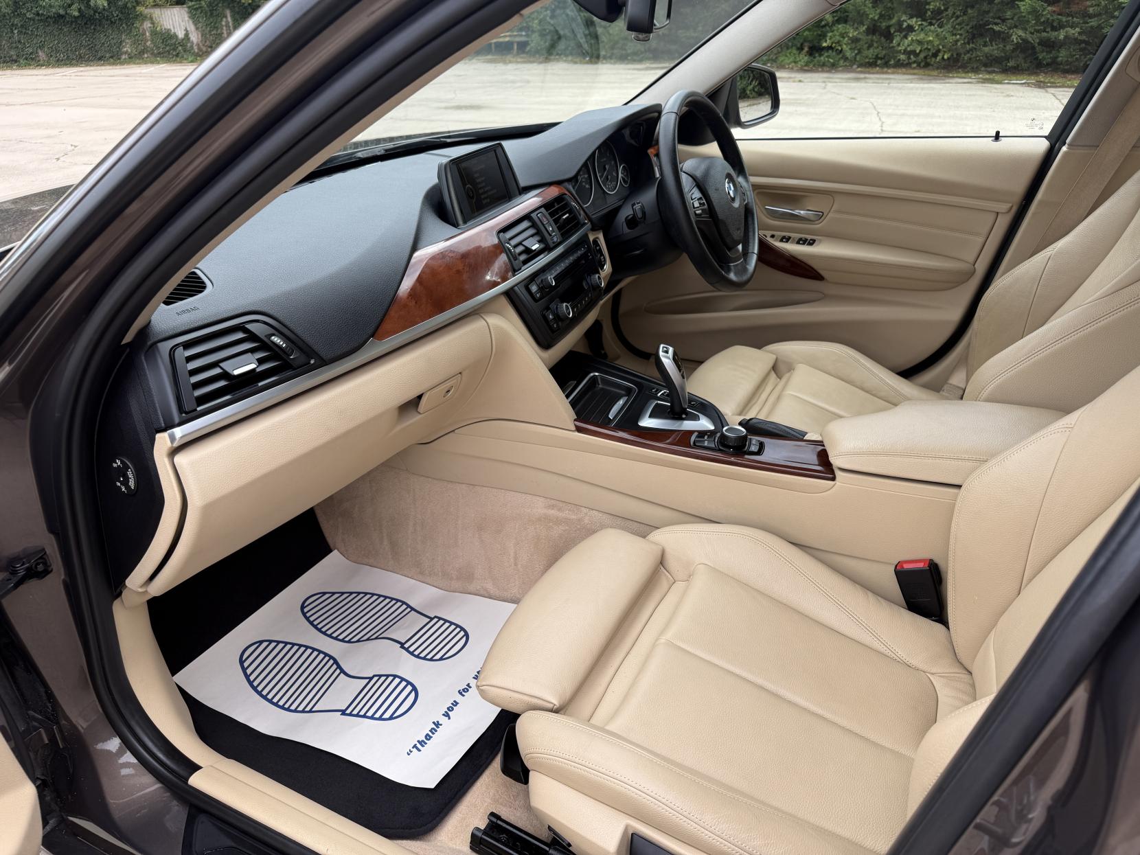 BMW 3 Series 2.0 320d SE Saloon 4dr Diesel Auto Euro 5 (s/s) (184 ps)