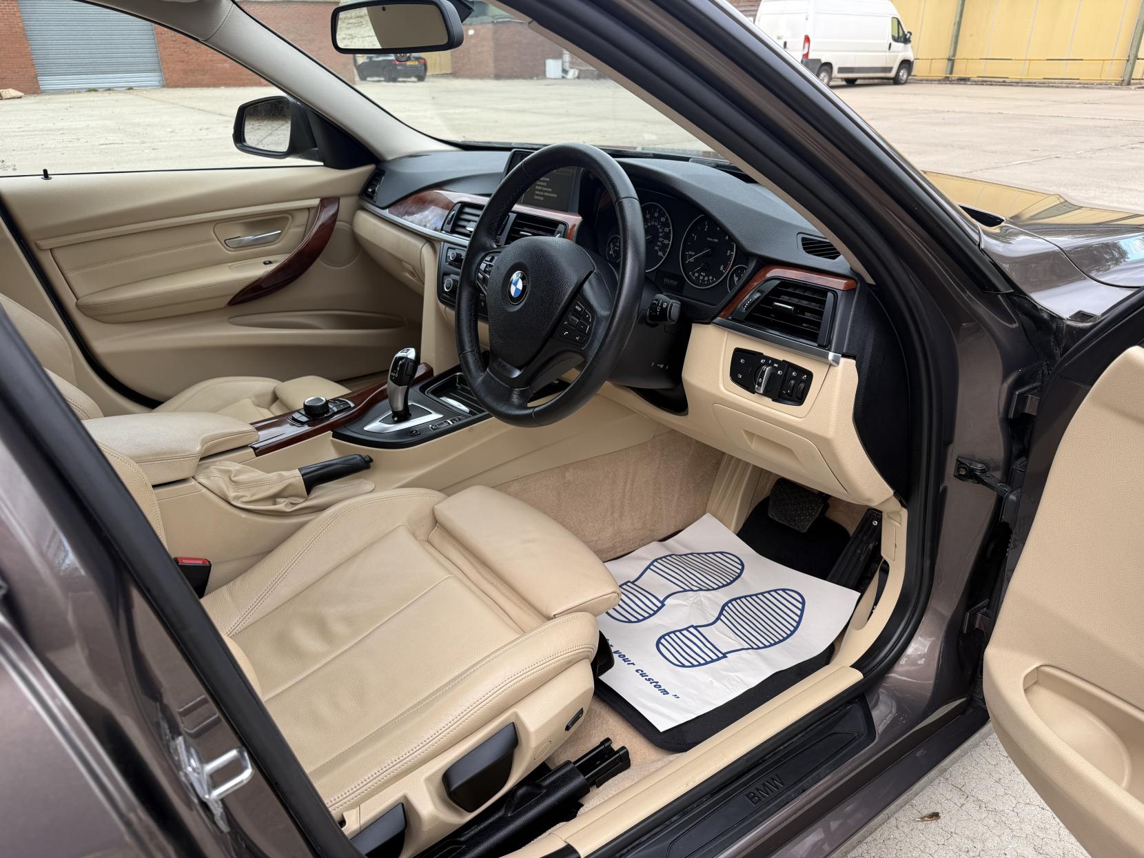 BMW 3 Series 2.0 320d SE Saloon 4dr Diesel Auto Euro 5 (s/s) (184 ps)