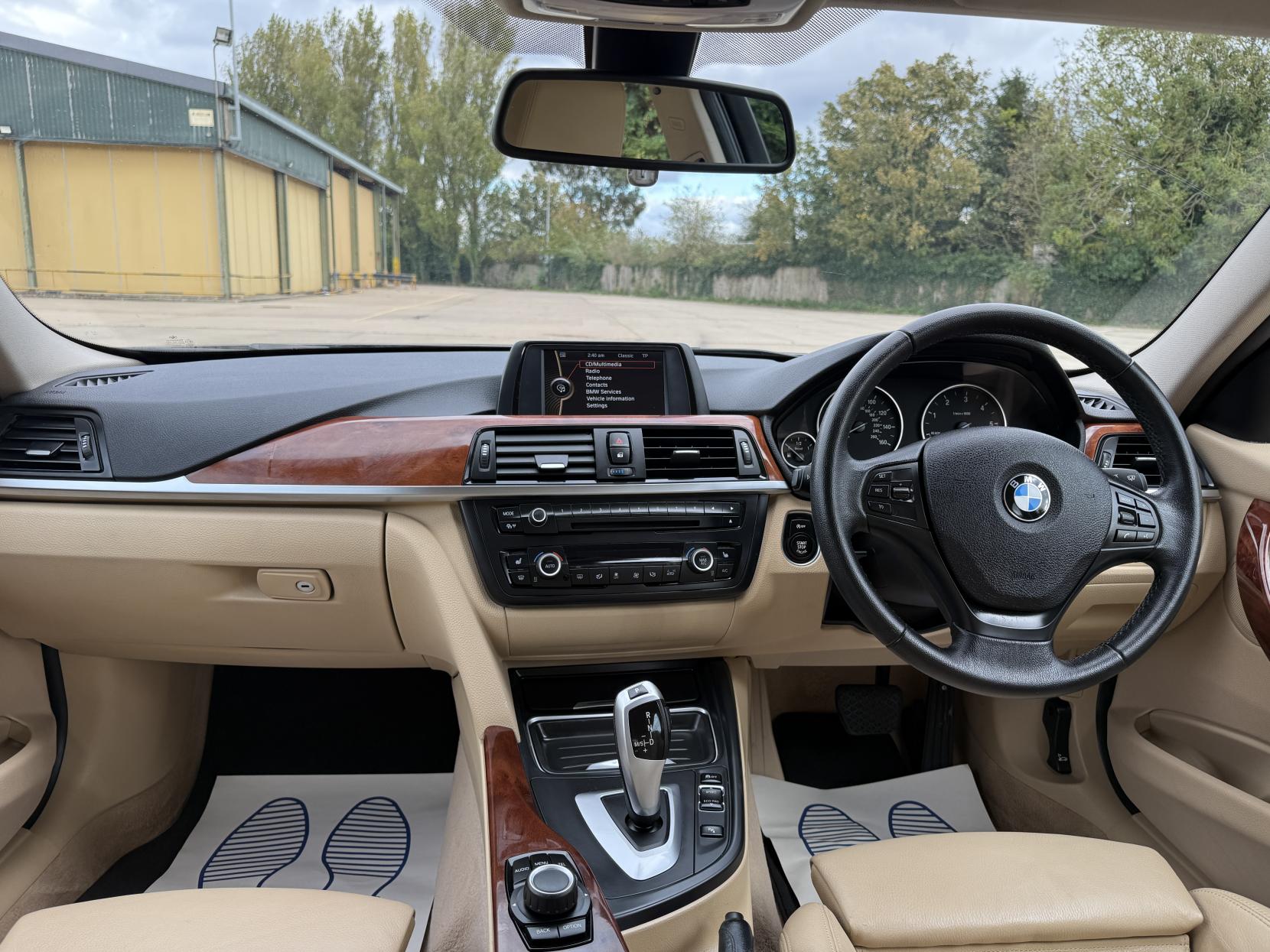 BMW 3 Series 2.0 320d SE Saloon 4dr Diesel Auto Euro 5 (s/s) (184 ps)