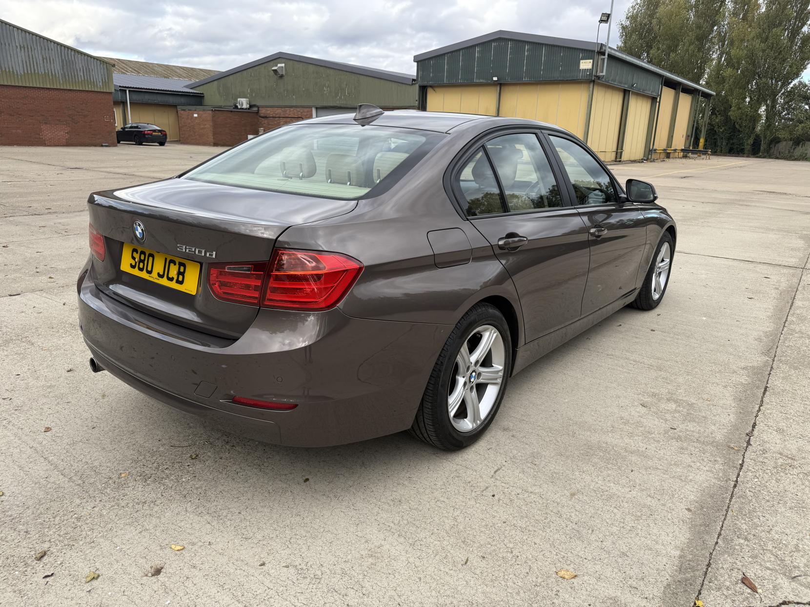 BMW 3 Series 2.0 320d SE Saloon 4dr Diesel Auto Euro 5 (s/s) (184 ps)
