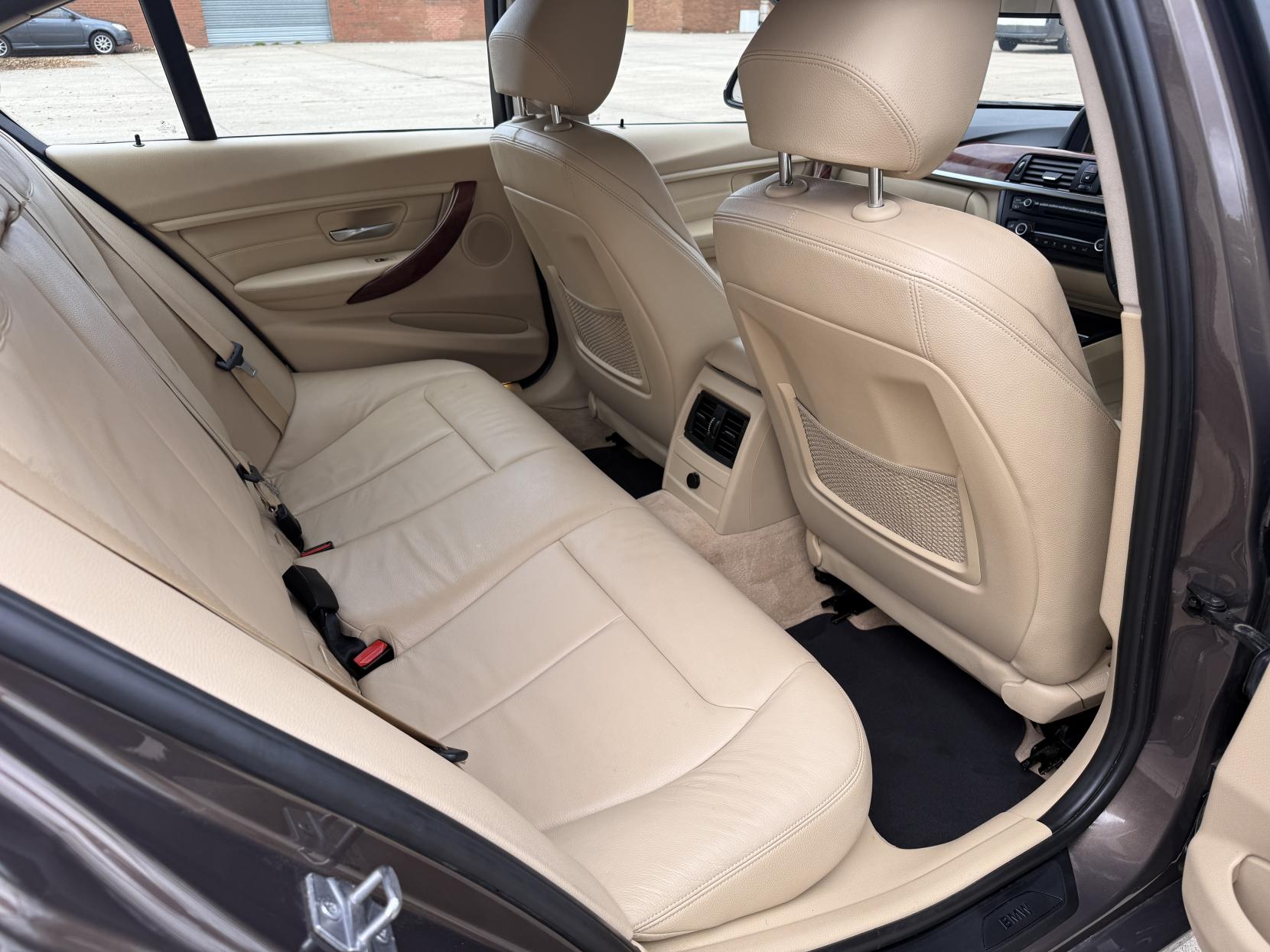 BMW 3 Series 2.0 320d SE Saloon 4dr Diesel Auto Euro 5 (s/s) (184 ps)