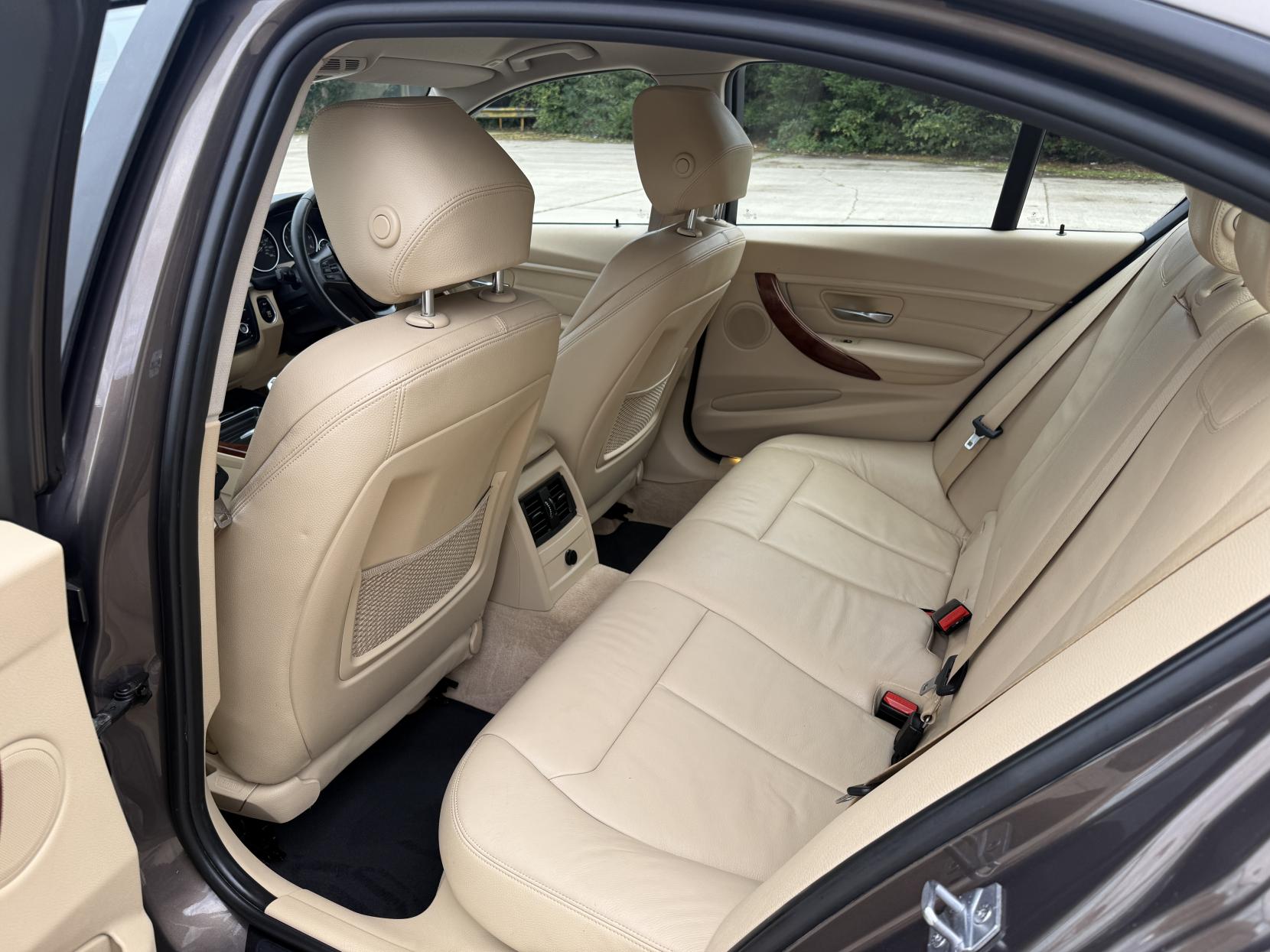 BMW 3 Series 2.0 320d SE Saloon 4dr Diesel Auto Euro 5 (s/s) (184 ps)