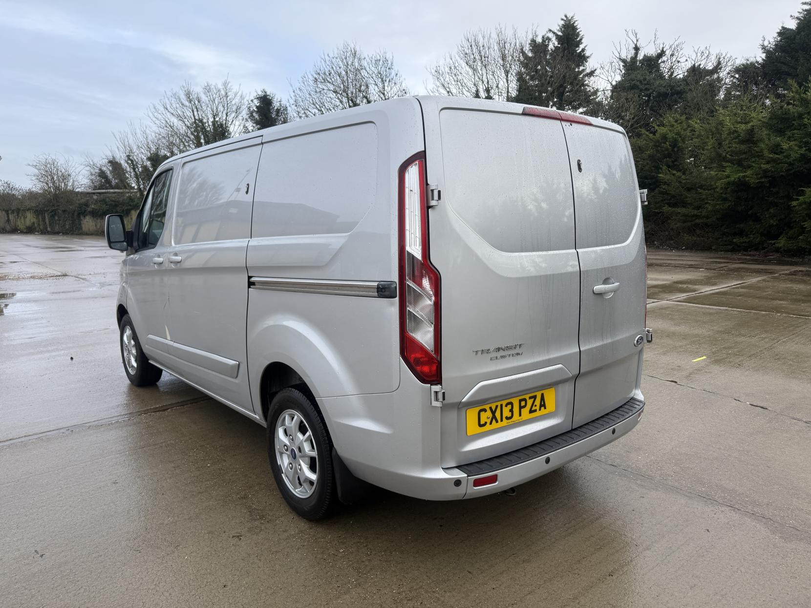 Ford Transit Custom 2.2 TDCi 270 Limited Panel Van 5dr Diesel Manual L1 H1 (186 g/km, 123 bhp)