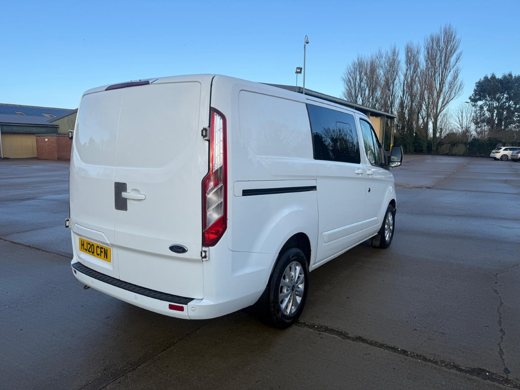 Ford Transit Custom 2.0 300 EcoBlue Limited Crew Van Double Cab 5dr Diesel Manual L1 H1 Euro 6 (s/s) (6 Seat) (130 ps)