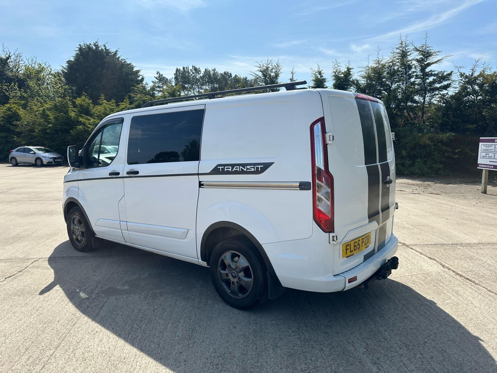 Ford Transit Custom 2.2 TDCi 290 Camper 5dr Diesel Manual L1 H1 (186 g/km, 98 bhp) Day Van