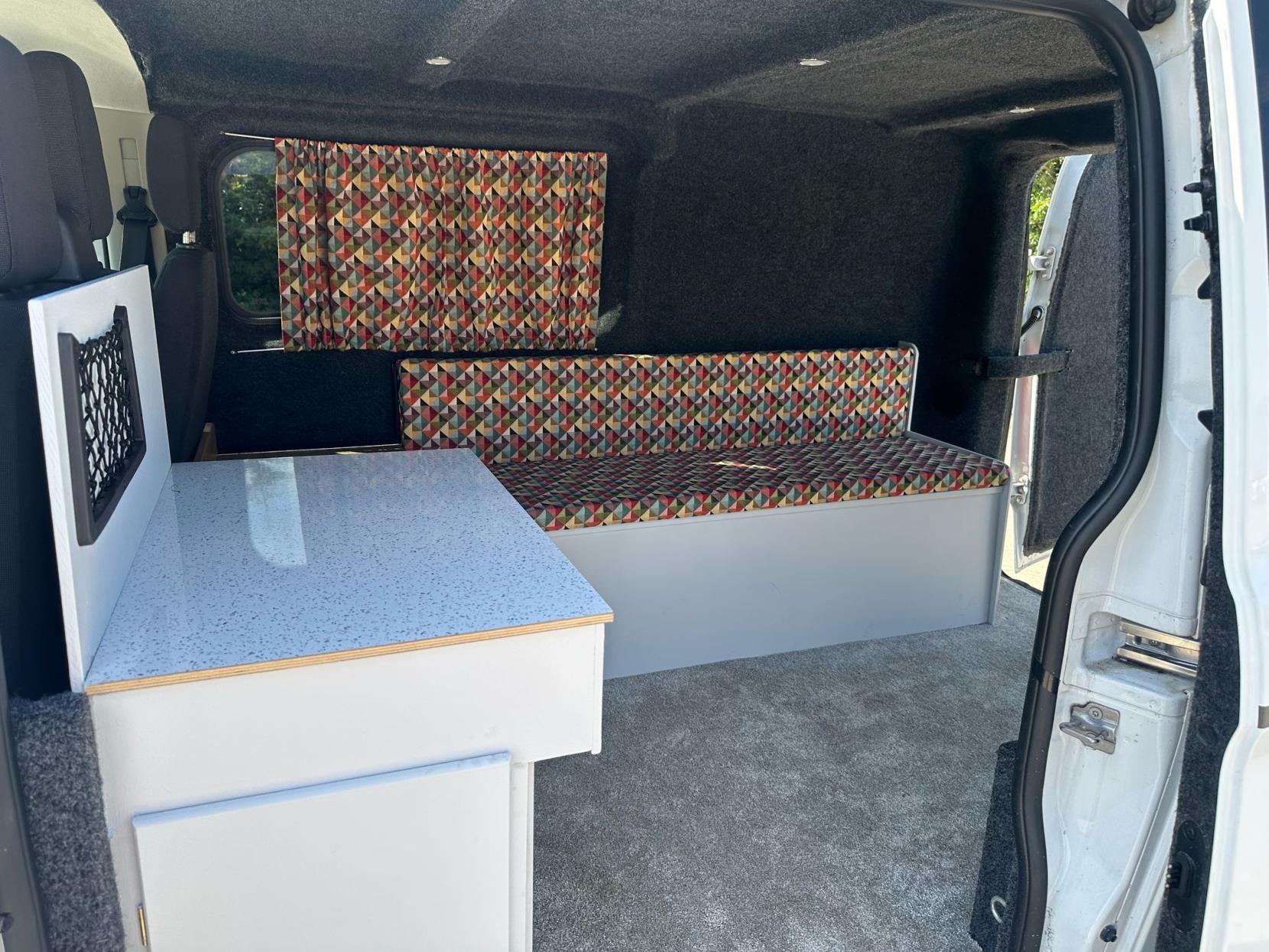 Ford Transit Custom 2.2 TDCi 290 Camper 5dr Diesel Manual L1 H1 (186 g/km, 98 bhp) Day Van