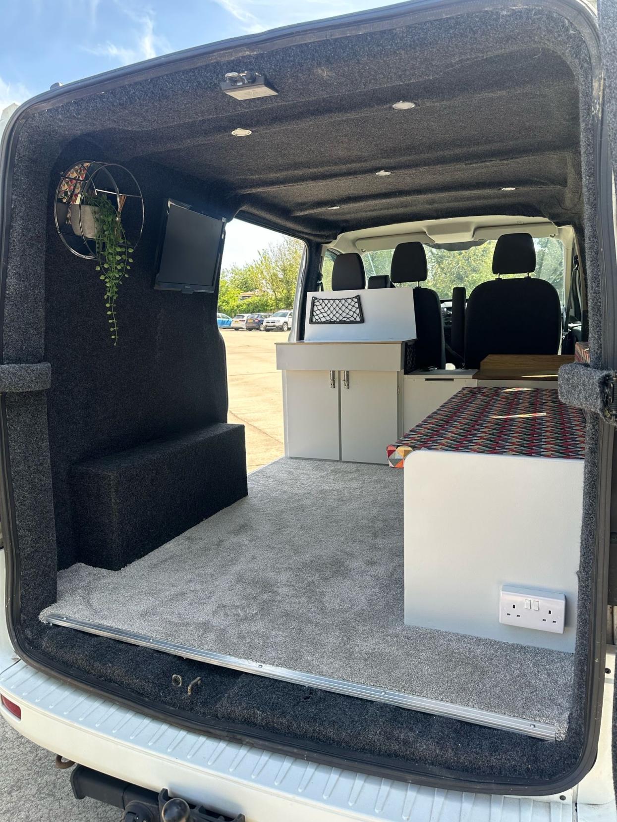 Ford Transit Custom 2.2 TDCi 290 Camper 5dr Diesel Manual L1 H1 (186 g/km, 98 bhp) Day Van