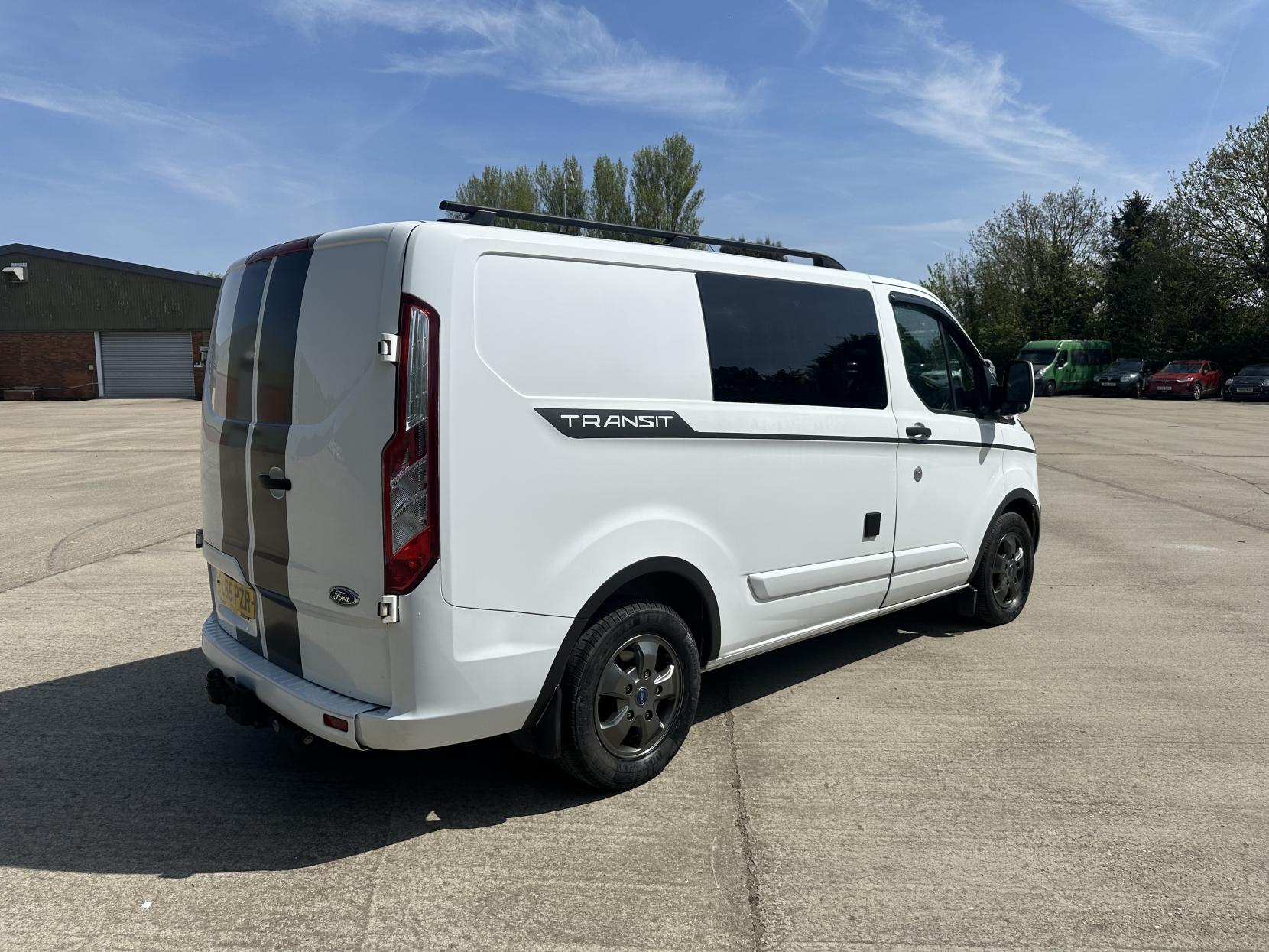 Ford Transit Custom 2.2 TDCi 290 Camper 5dr Diesel Manual L1 H1 (186 g/km, 98 bhp) Day Van