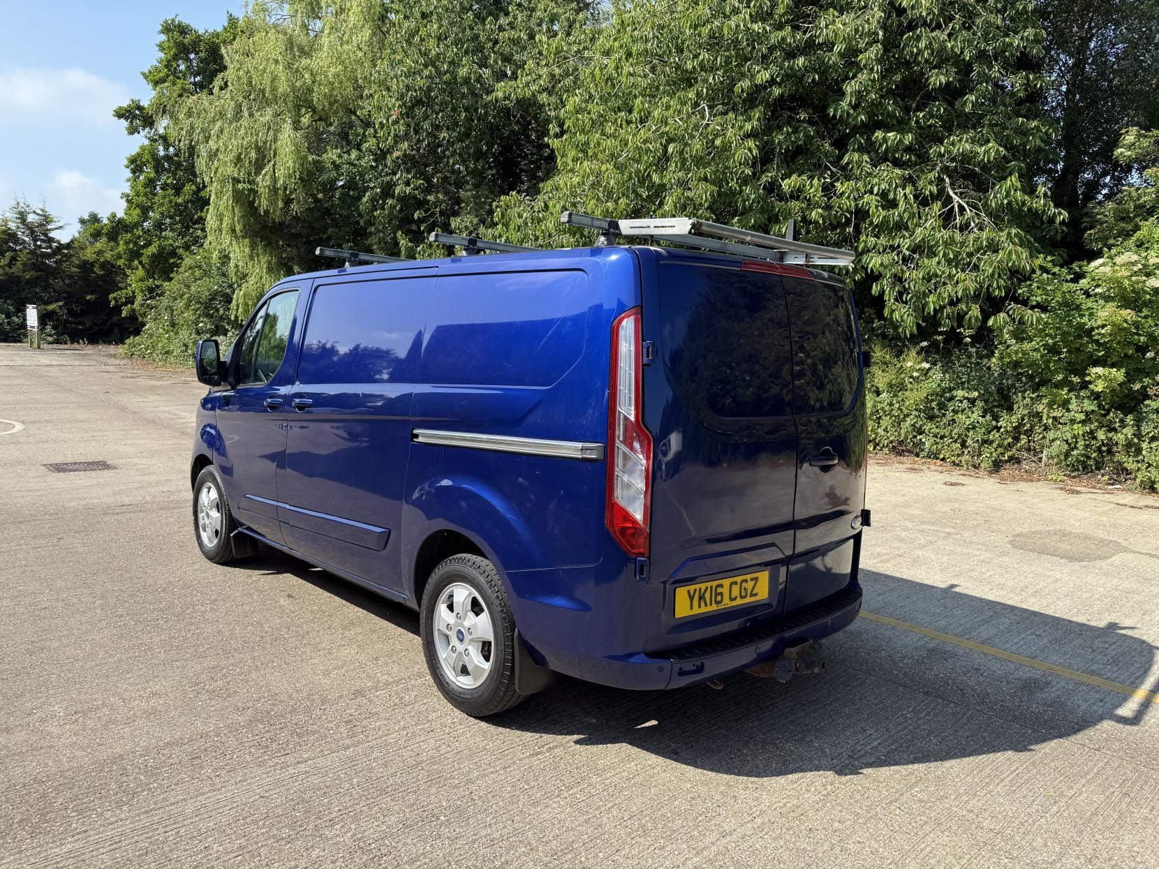 Ford Transit Custom 2.2 TDCi 290 Limited Panel Van 5dr Diesel Manual L1 H1 (186 g/km, 123 bhp)
