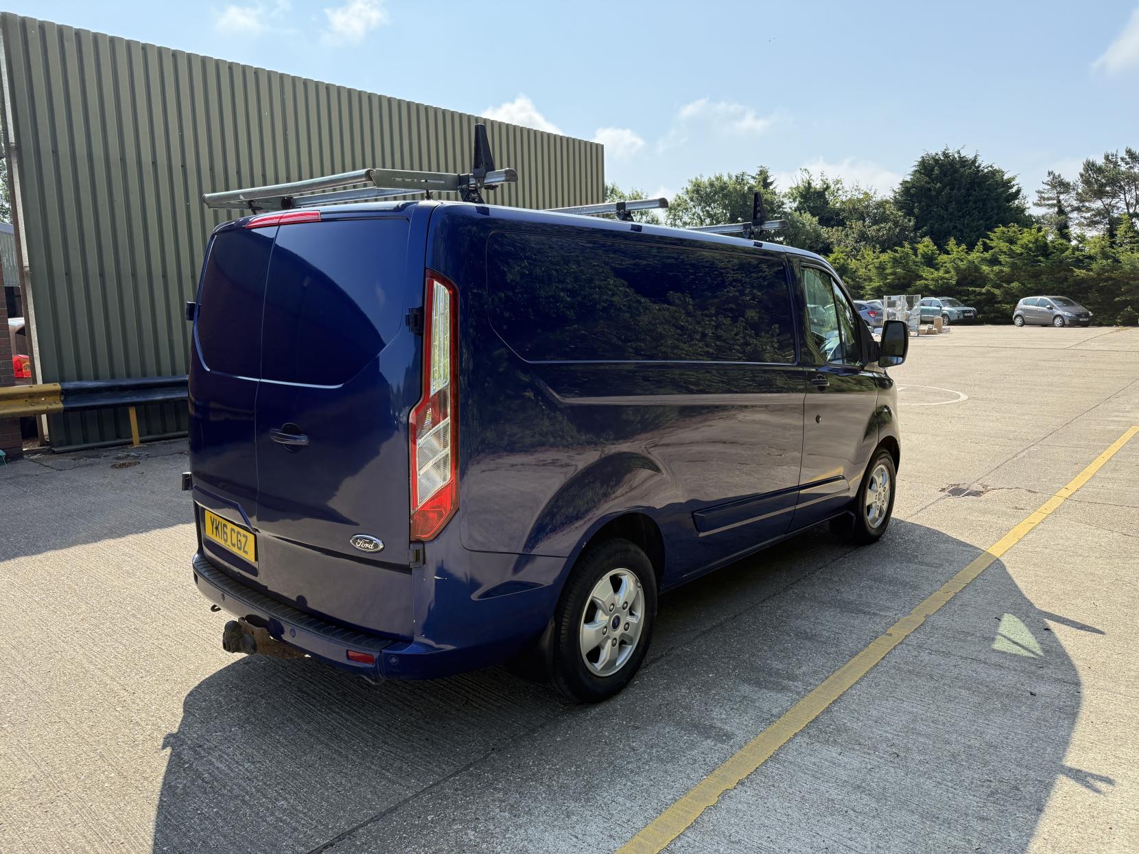 Ford Transit Custom 2.2 TDCi 290 Limited Panel Van 5dr Diesel Manual L1 H1 (186 g/km, 123 bhp)