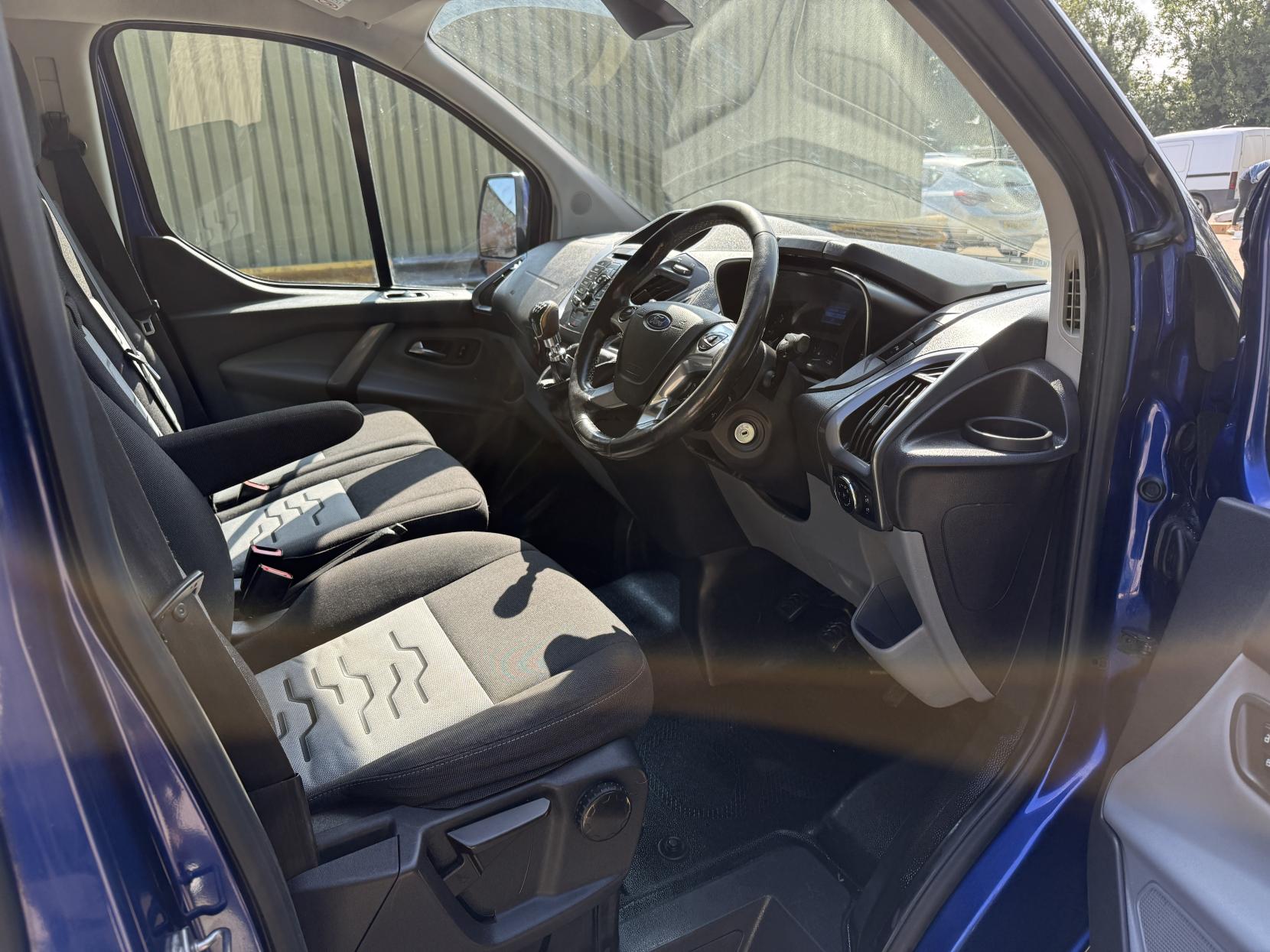 Ford Transit Custom 2.2 TDCi 290 Limited Panel Van 5dr Diesel Manual L1 H1 (186 g/km, 123 bhp)