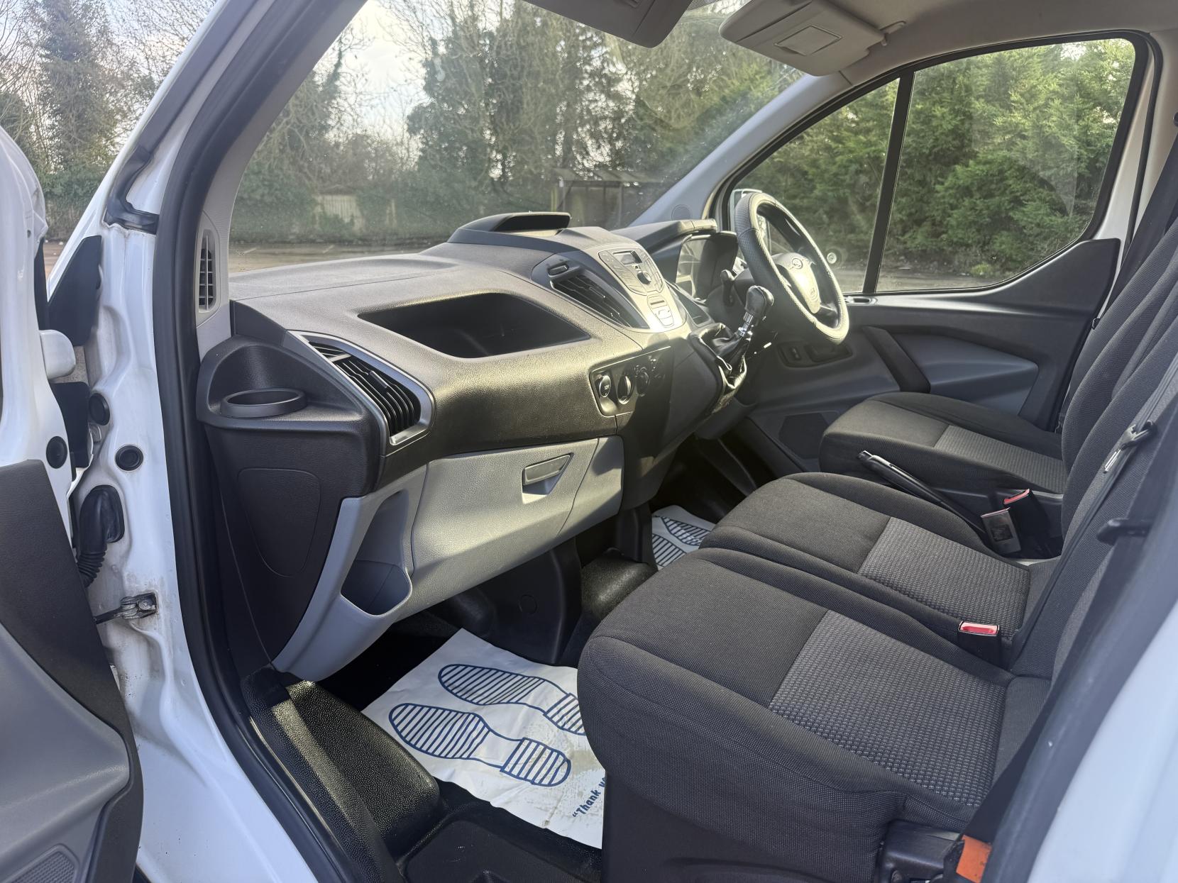 Ford Transit Custom 2.2 TDCi 270 Panel Van 5dr Diesel Manual L1 H1 (186 g/km, 123 bhp)