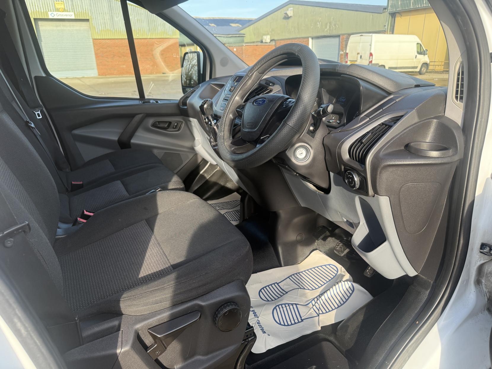 Ford Transit Custom 2.2 TDCi 270 Panel Van 5dr Diesel Manual L1 H1 (186 g/km, 123 bhp)